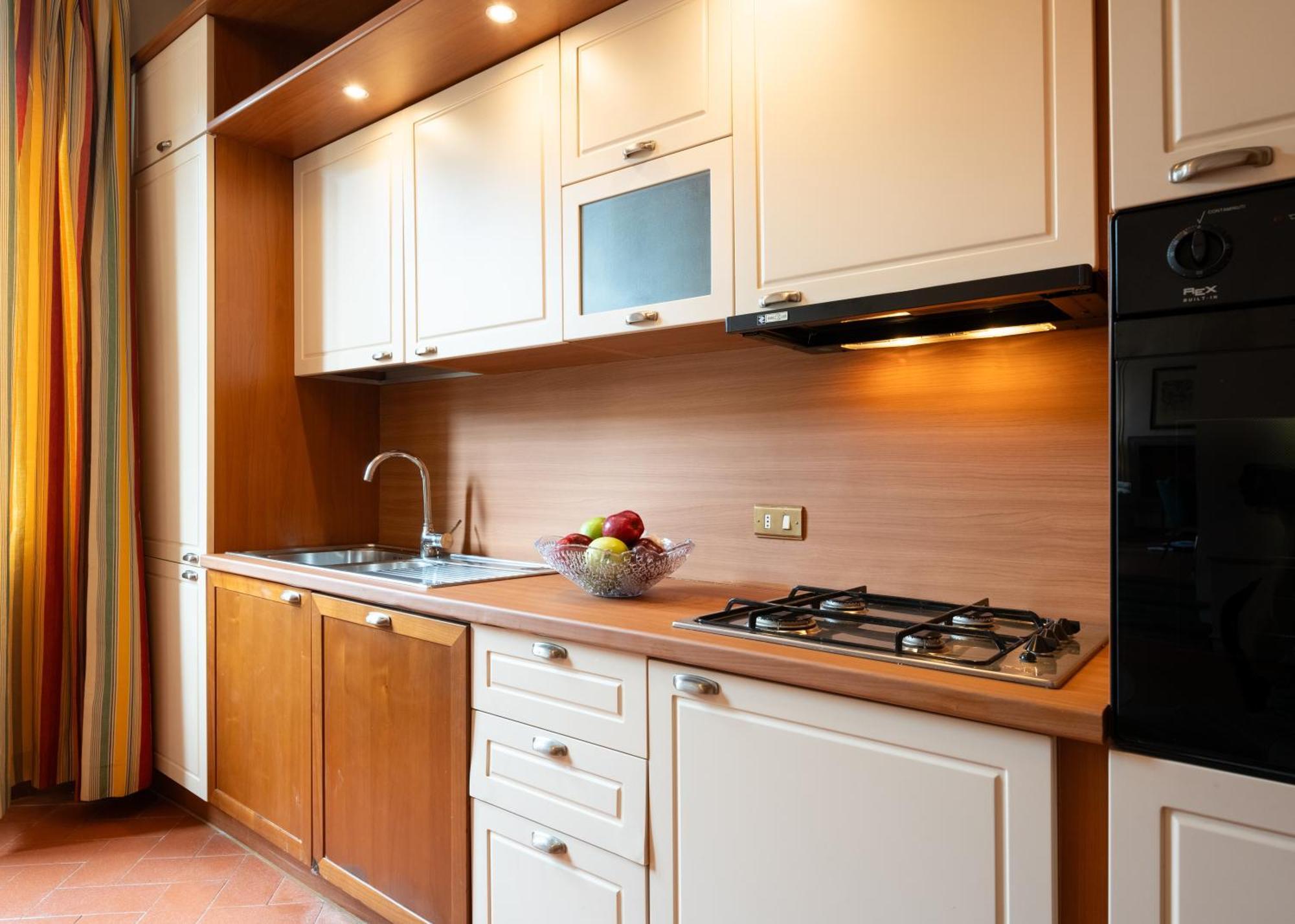 Via Panzani 16, 3th Floor - Antonella - Elegant & Spacious, 3-bedroom In Historic Center Apartment