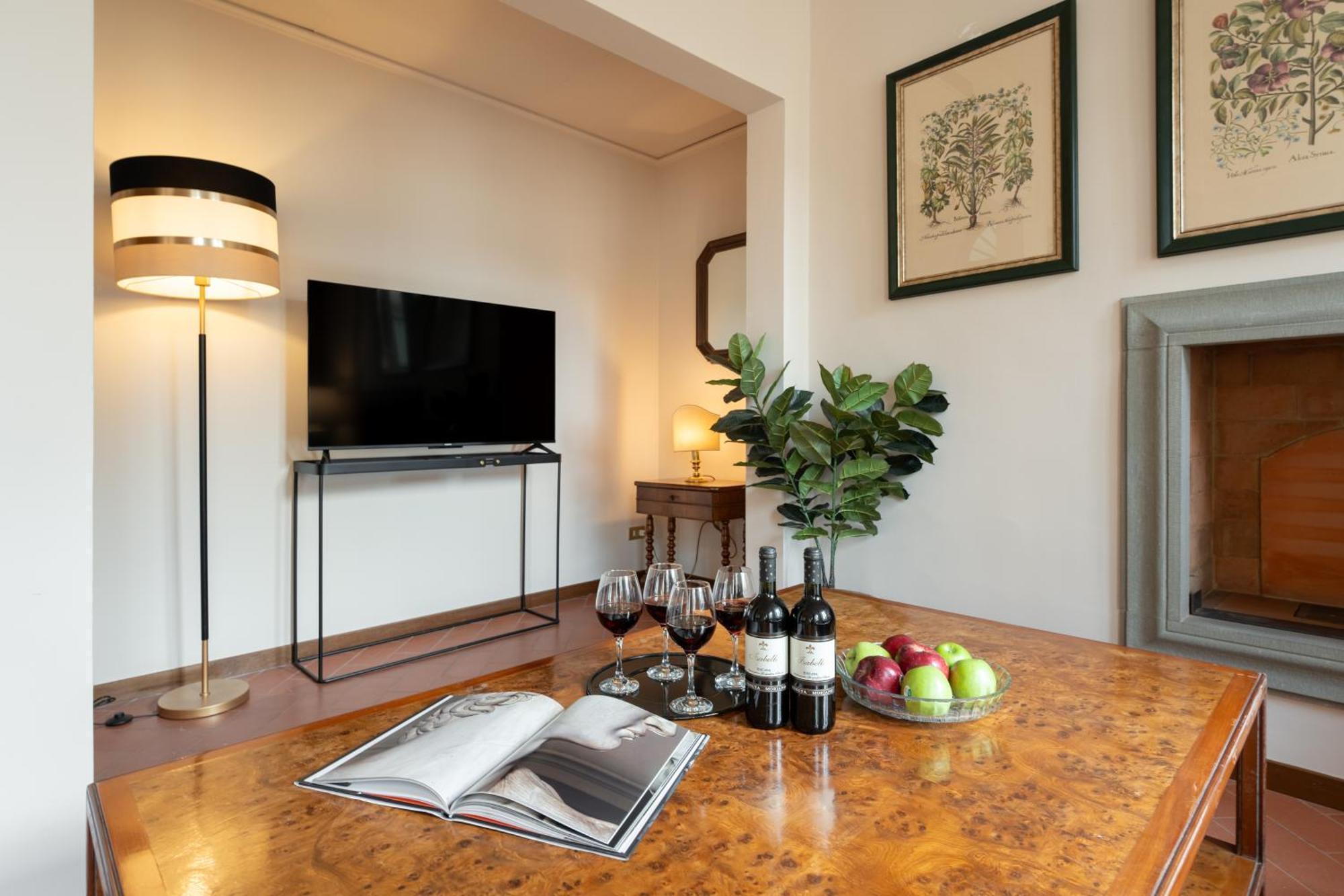 Apartment Via Panzani 16, 3th Floor - Antonella - Elegant & Spacious, 3-bedroom In Historic Center Florence