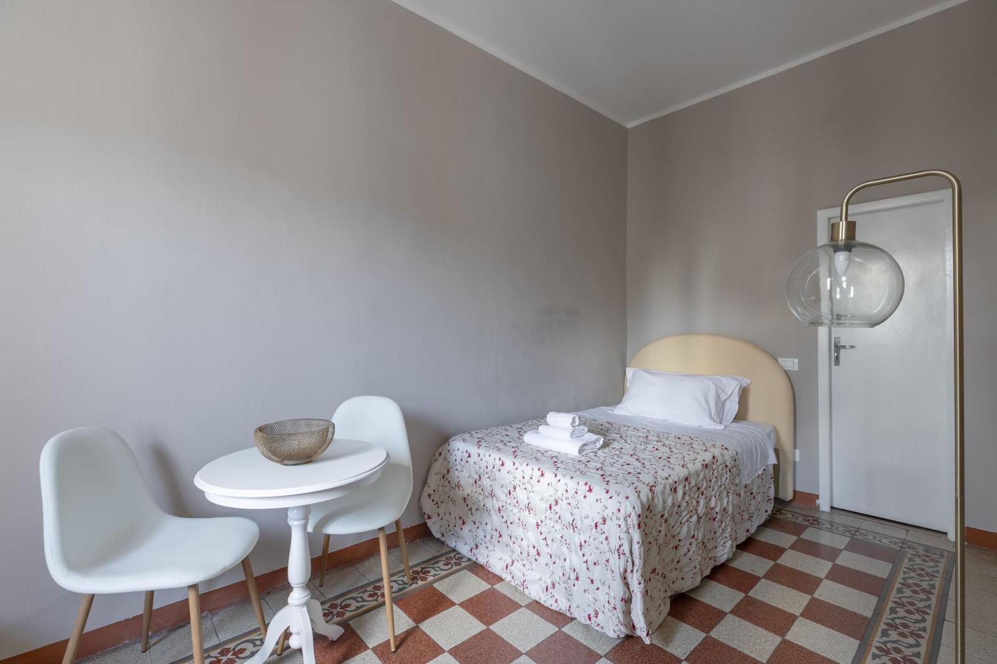 Santa Maria Novella Family In Apartment