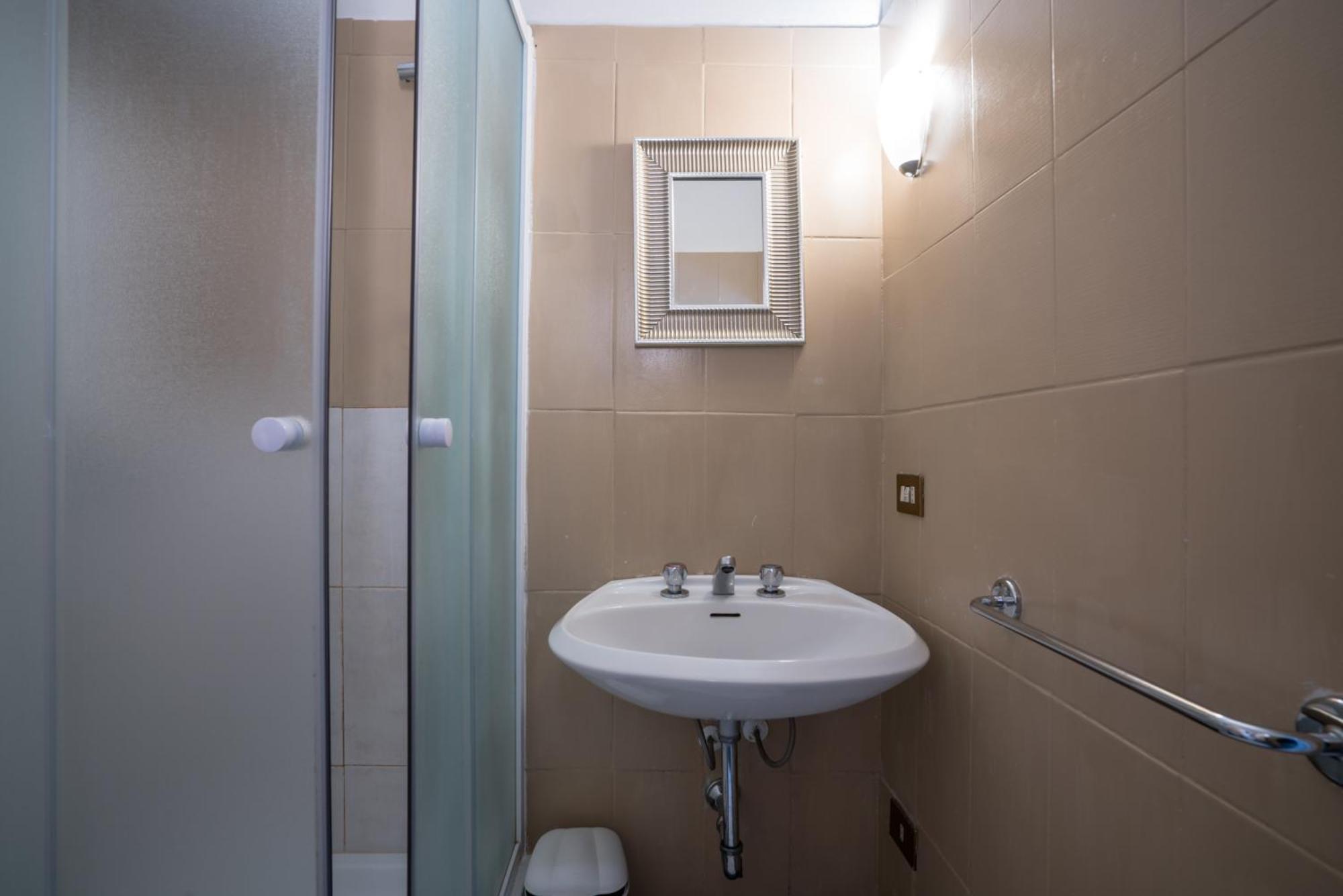 Leone Aparthotel Florence