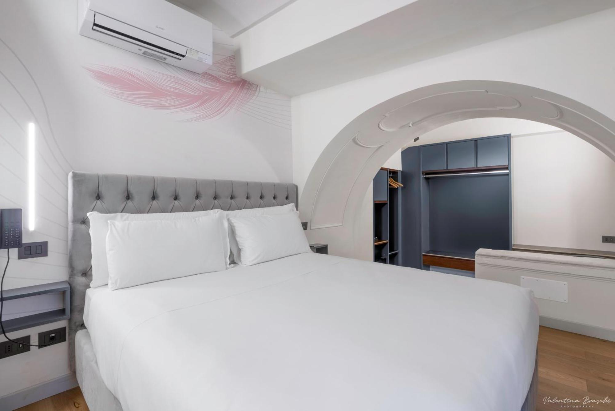 Adamas Hotel