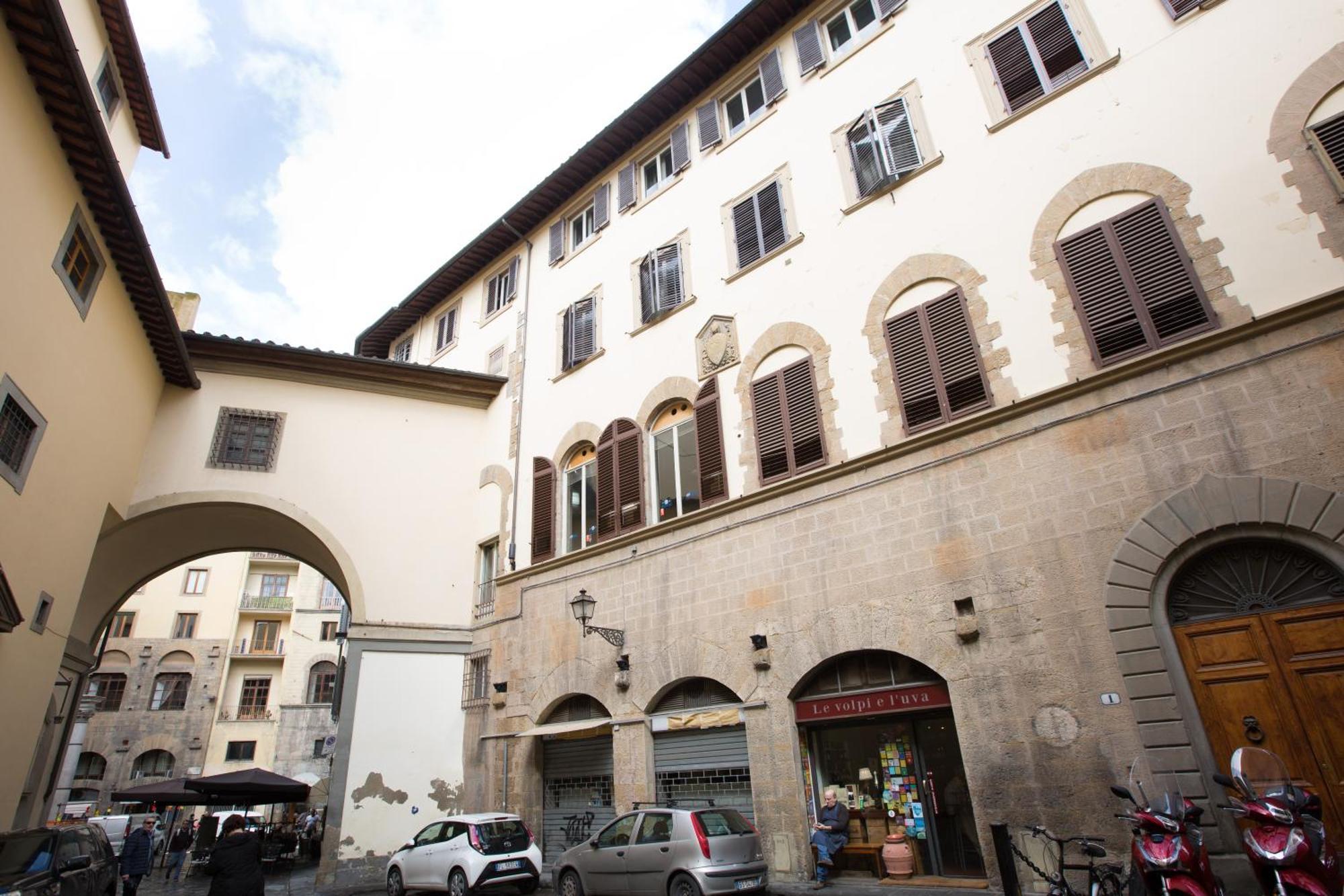Ponte Vecchio Luxury Retreat * Florence