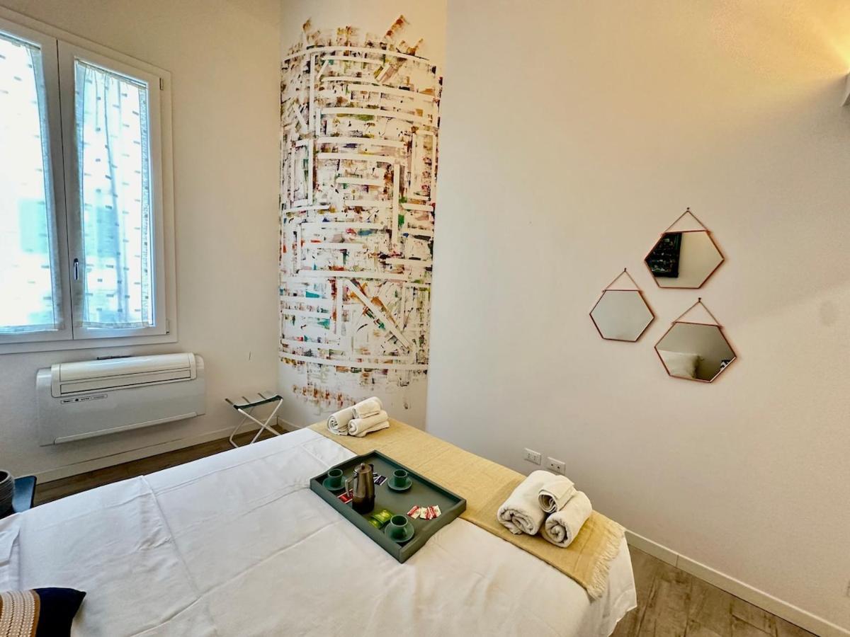 Old Sweet Florence- Art Apartment