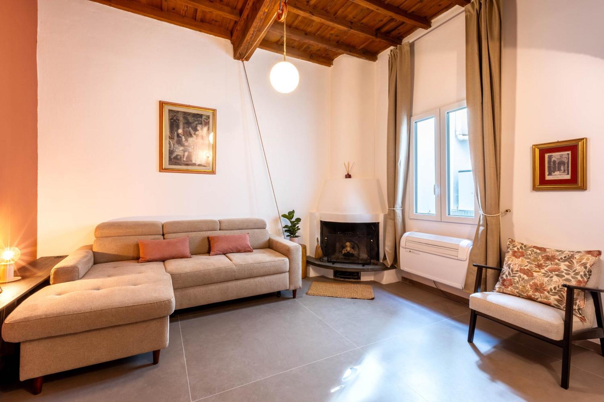 Stylish & Modern Near San Lorenzo Market Apartment Florence