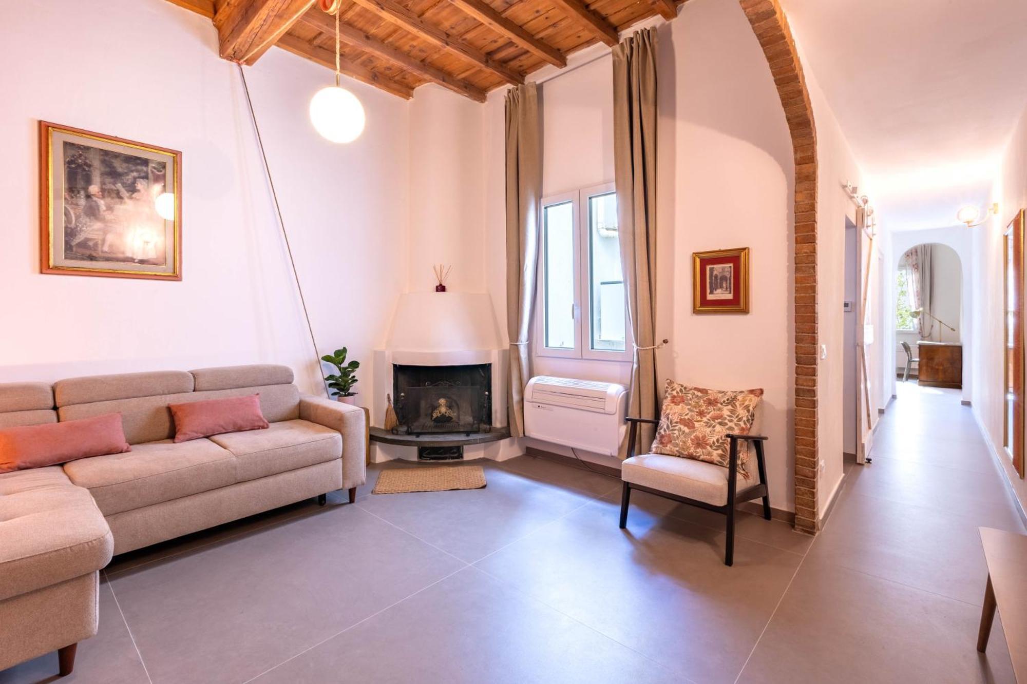 Stylish & Modern Near San Lorenzo Market Apartment