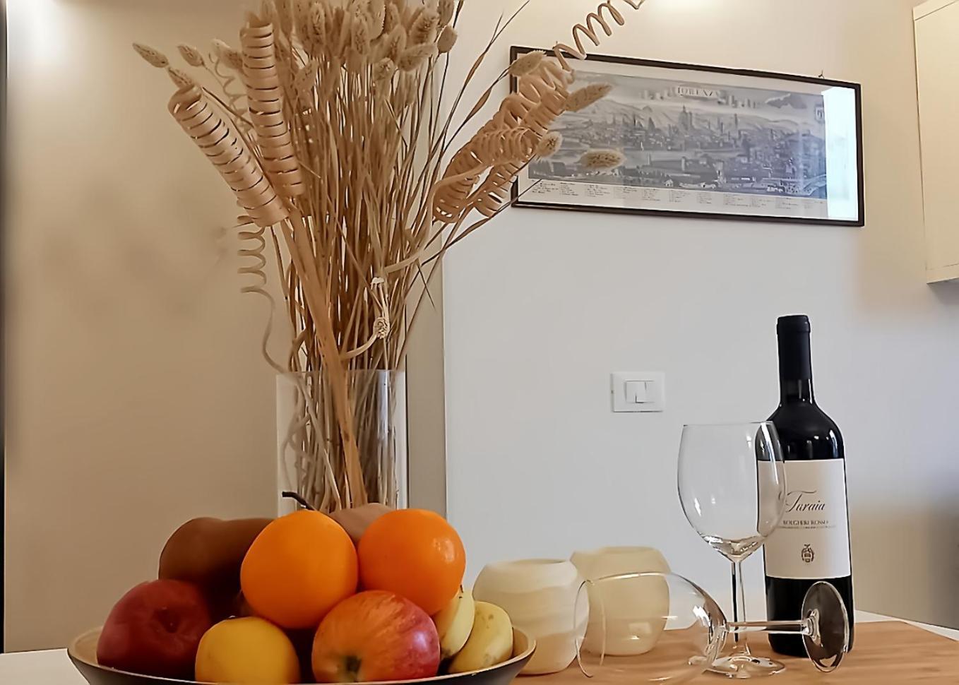 Charming & Spacious Florentine Just Two Mins From Tram Stop Apartment