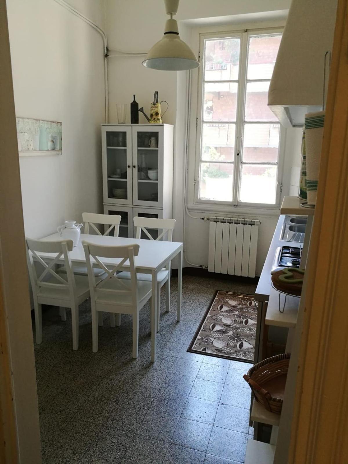 Bright Close To Downtown Firenze