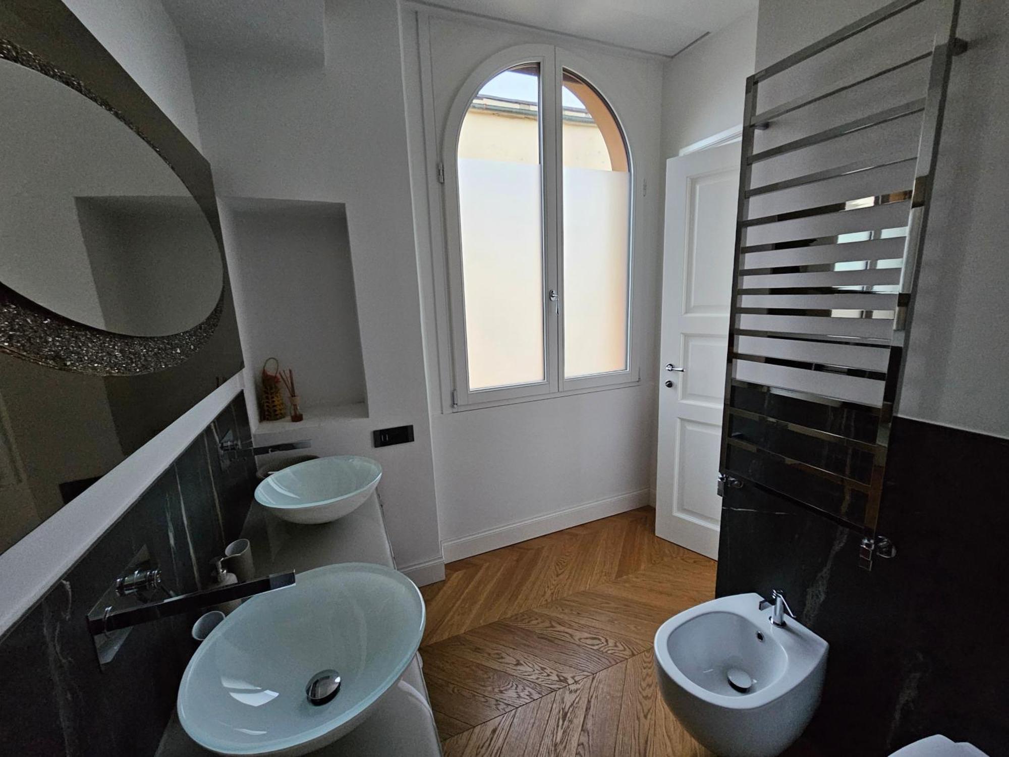 Apartment Caterina De' Medici Luxury Attic With Terrace And Parking