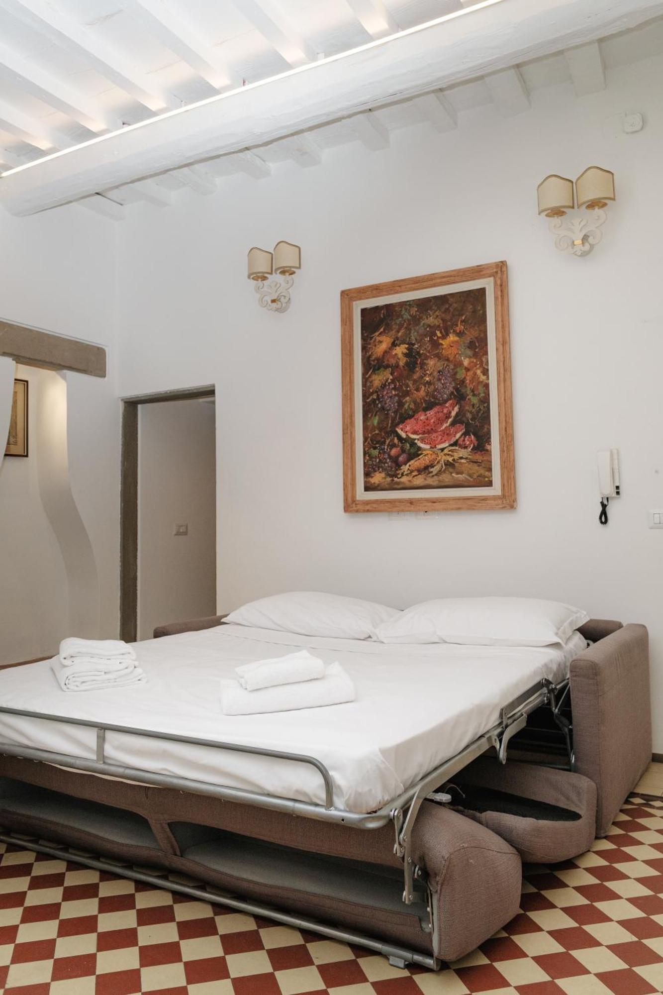 Borgo San Frediano Lab & *