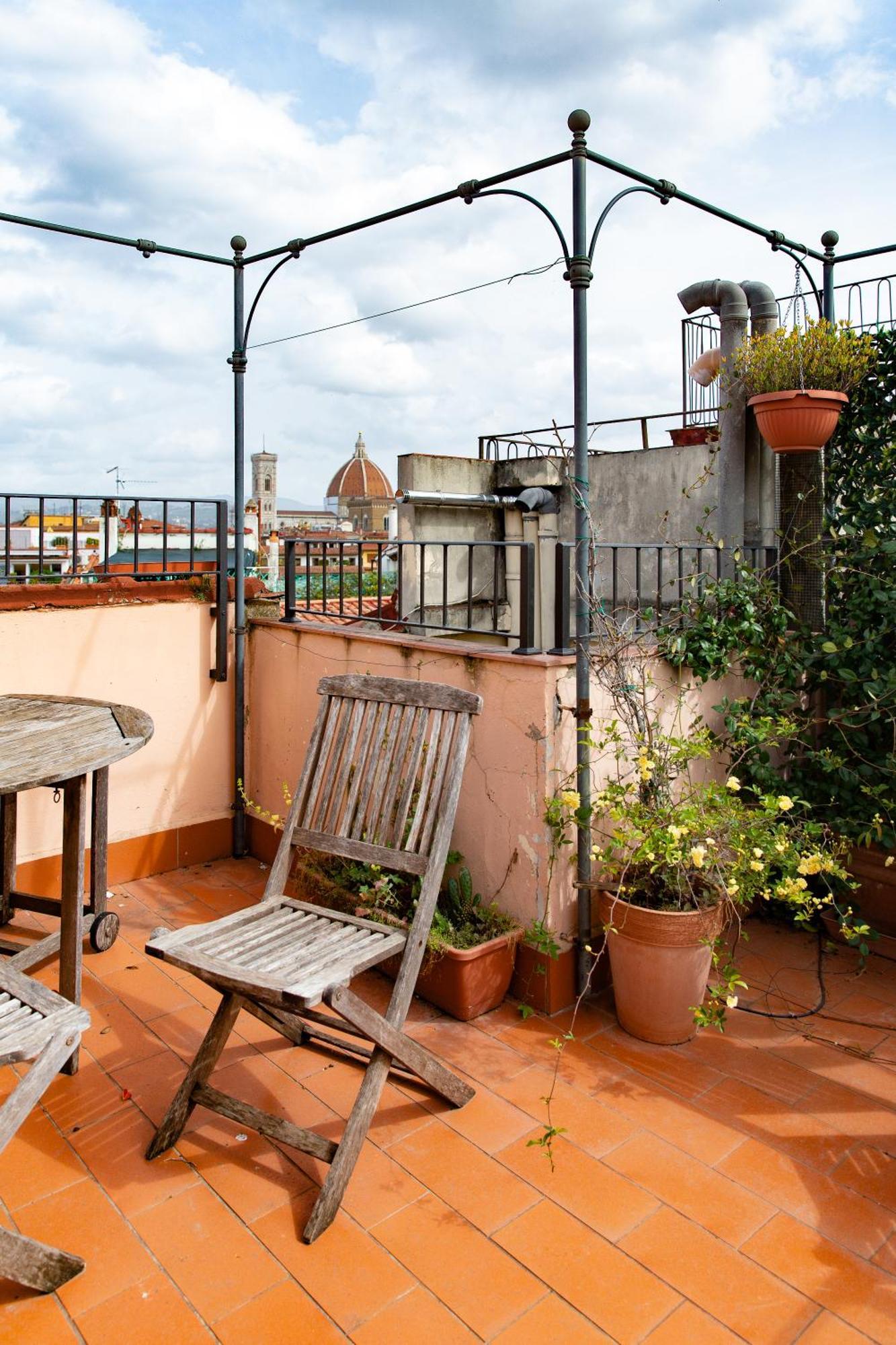 Spectacular 1br Stunning Views * Florence