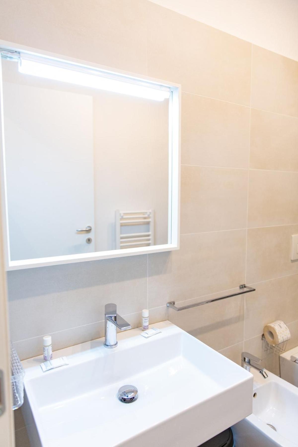 Charming & Modern Near Santo Spirito Apartment Florence