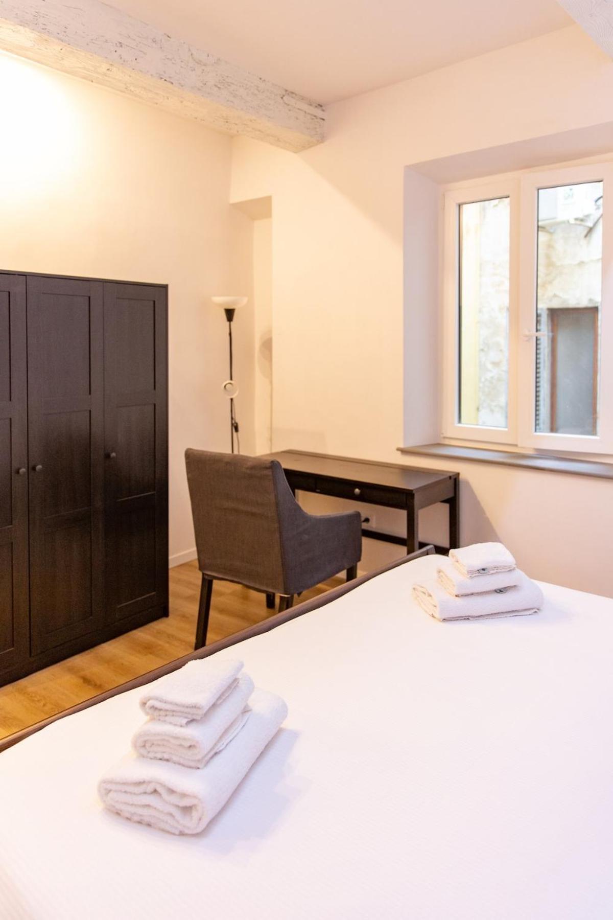 Charming & Modern Near Santo Spirito Apartment Florence