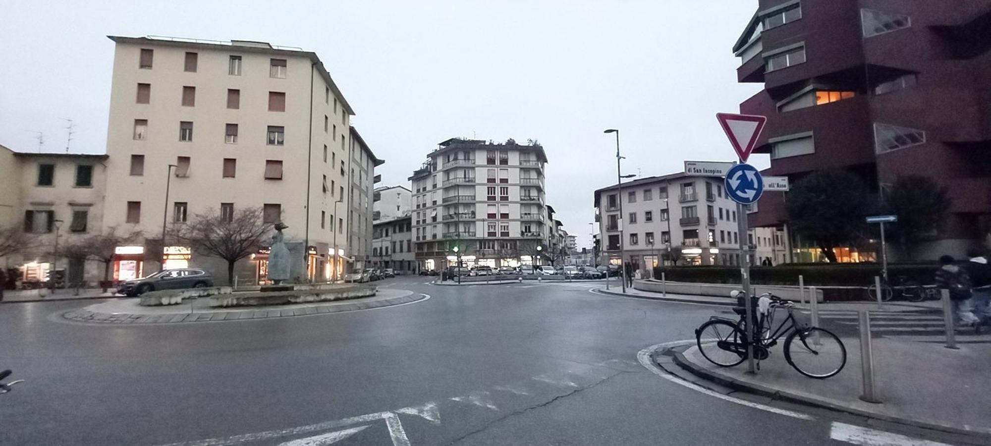 Apartment Charming & Spacious Florentine Just Two Mins From Tram Stop *