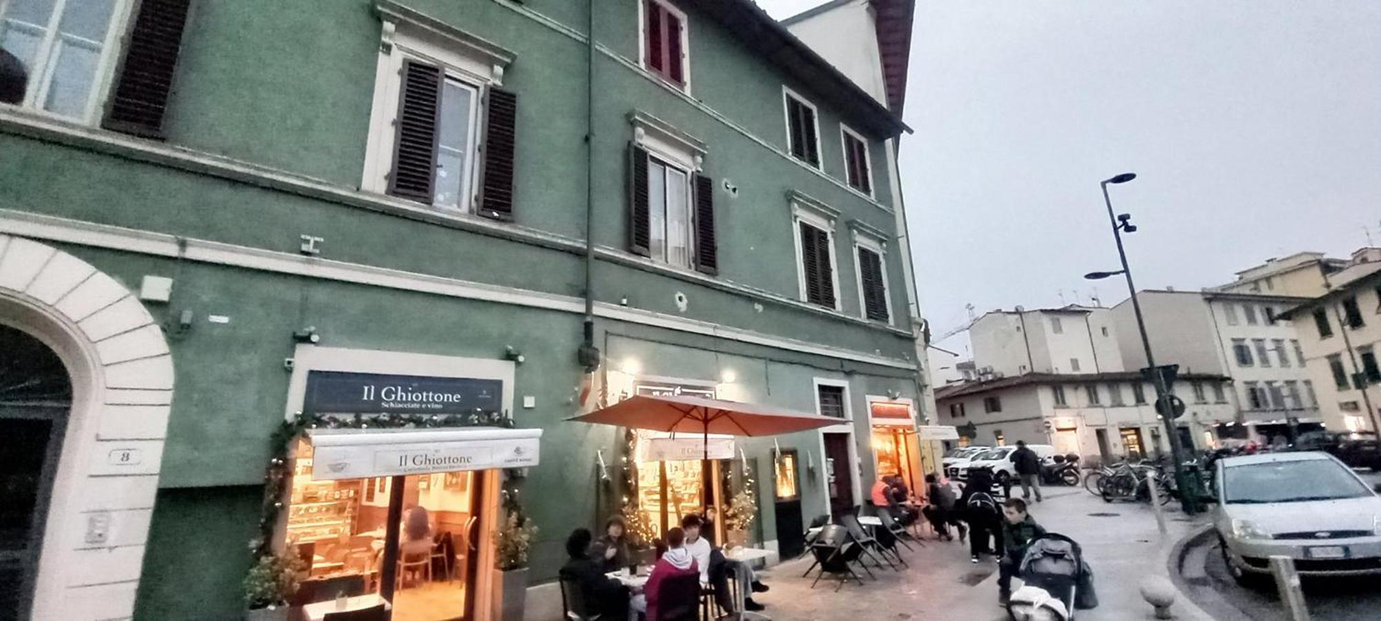 Apartment Charming & Spacious Florentine Just Two Mins From Tram Stop Florence