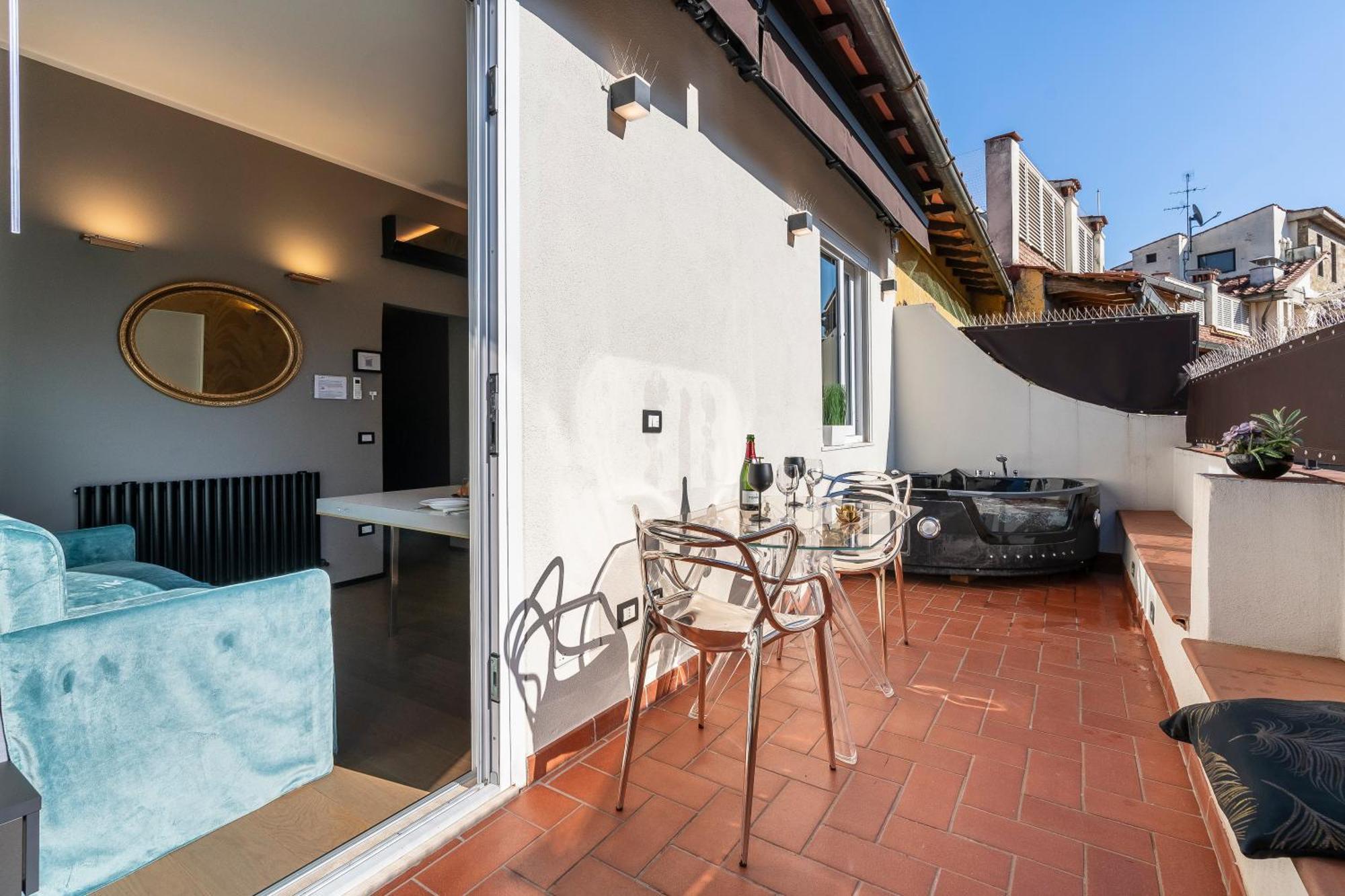 Ponte Vecchio Rooftop Terrace With Private Heated Jacuzzi Apartment