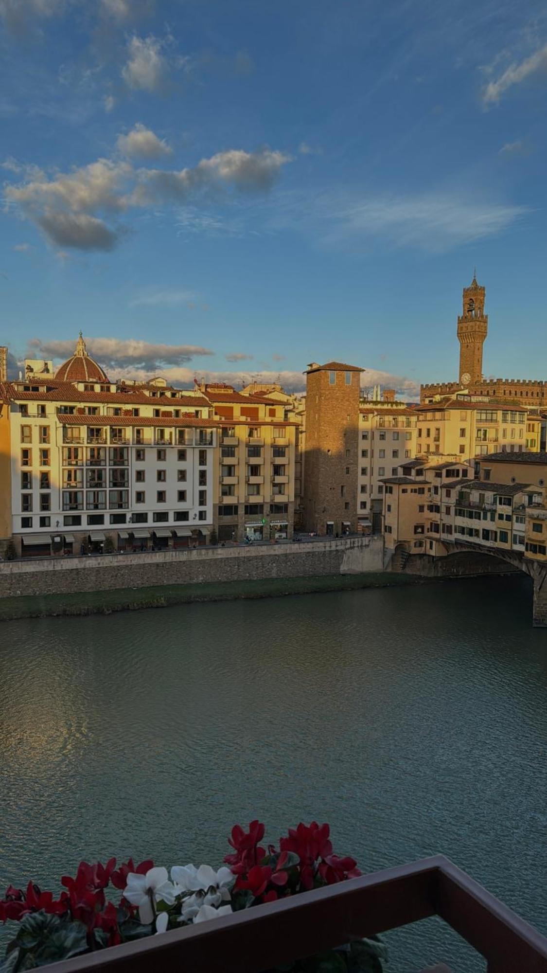 Ponte Vecchio View Luxury Apartment *