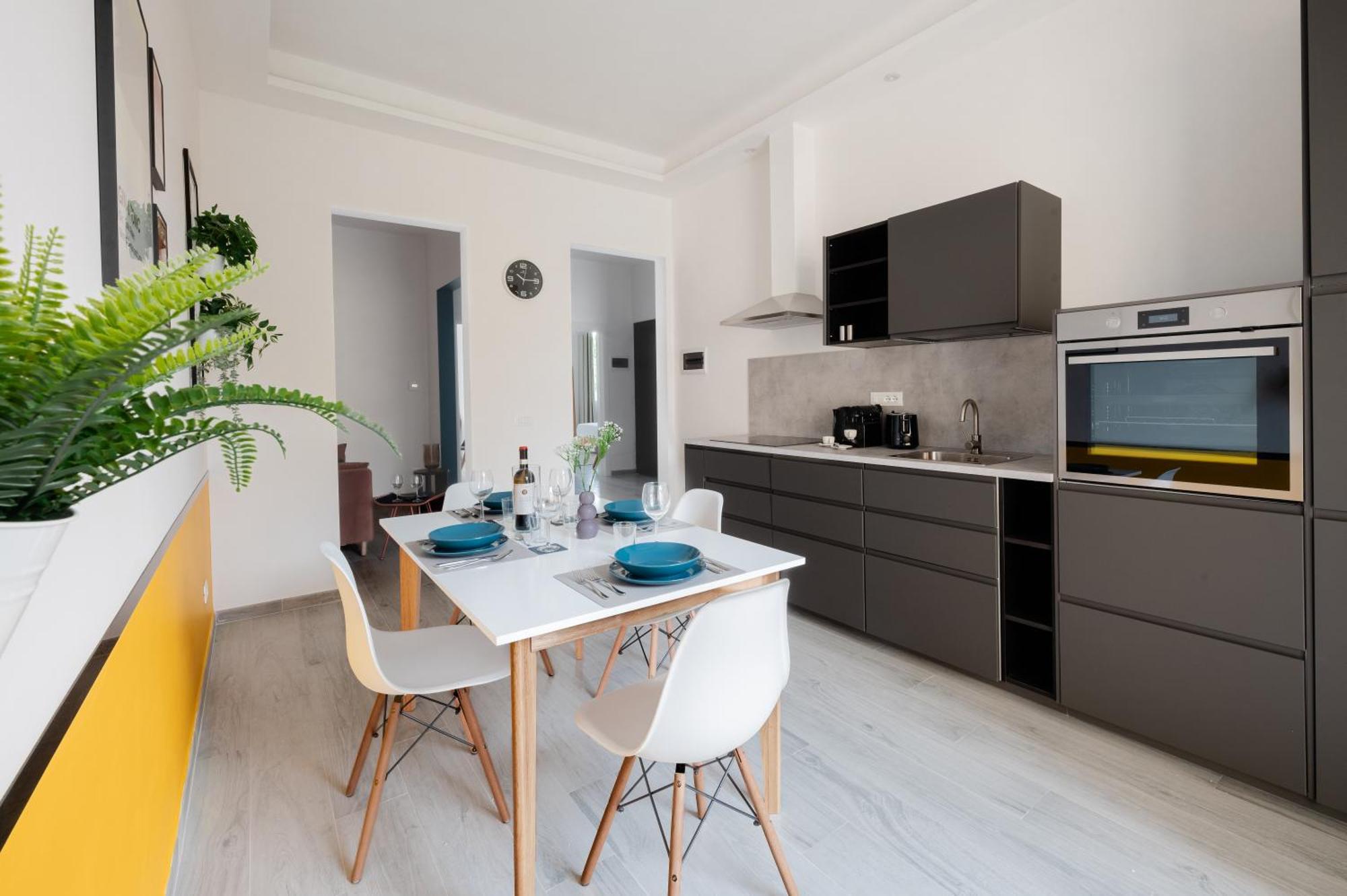 Via Pollaiolo, 55 - Charming - Comfort E Stile A 350mt Dal Tram! First Floor With Elevator And Car Places On Street