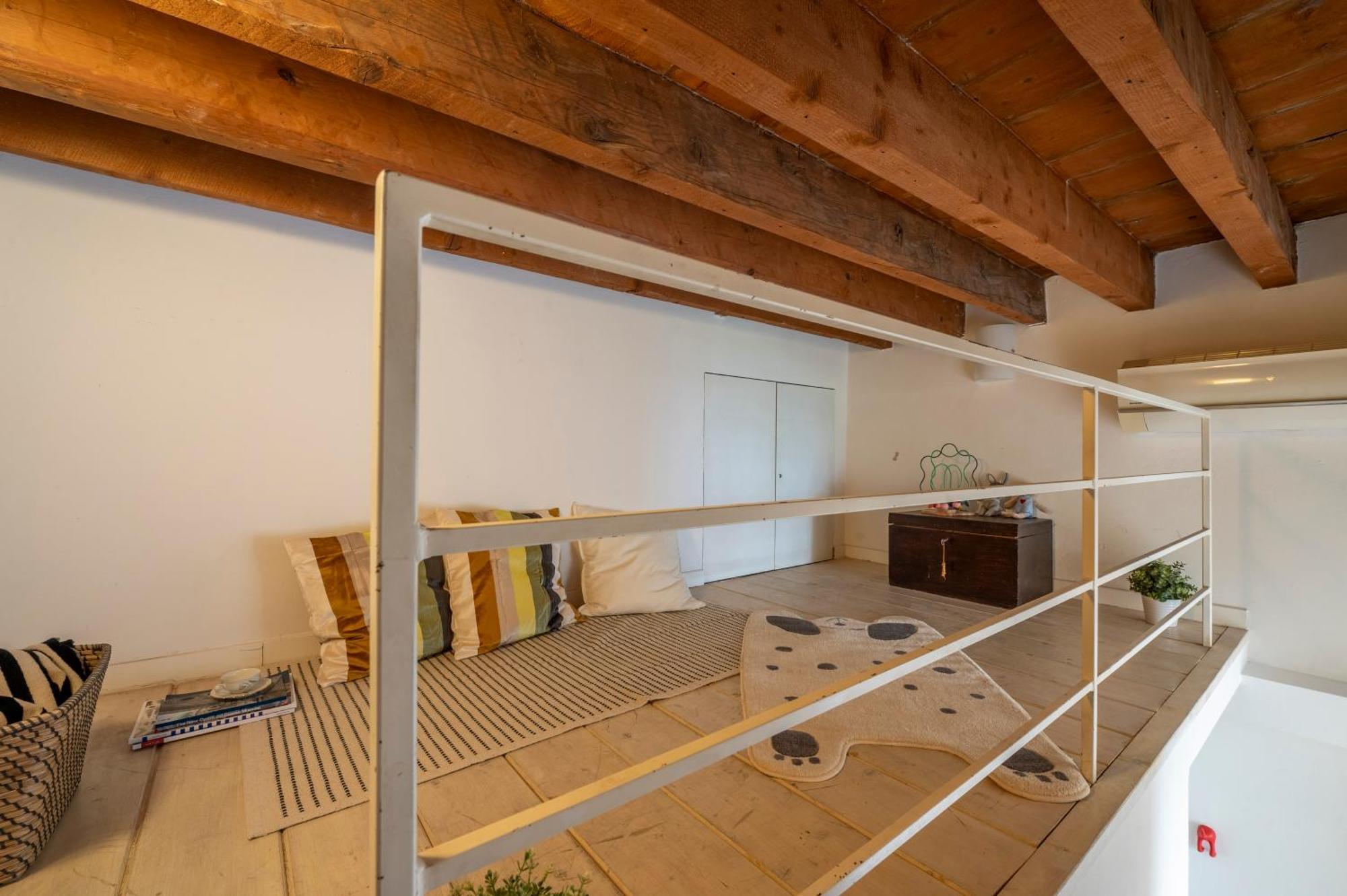 Golden House San Lorenzo Florence