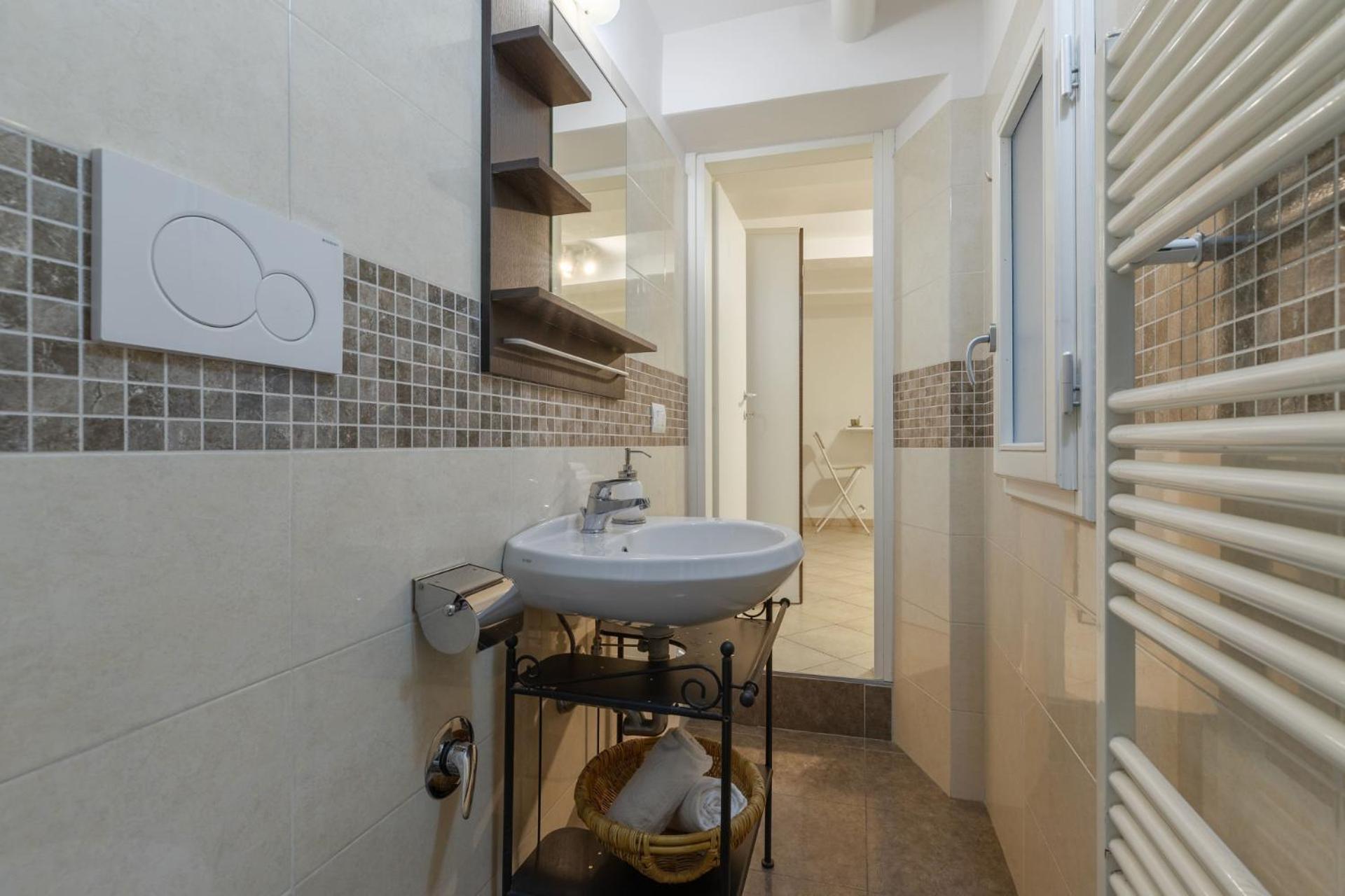 Lovely In The Center Of Apartment *
