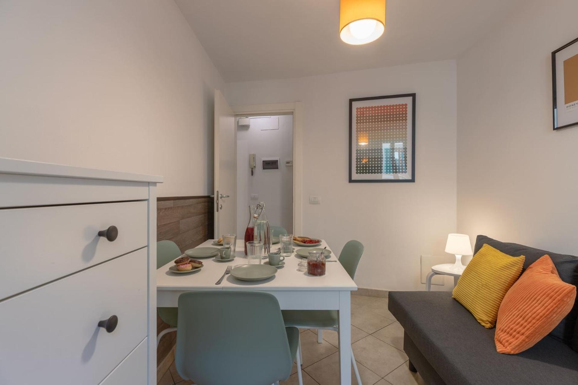 Lovely In The Center Of Apartment