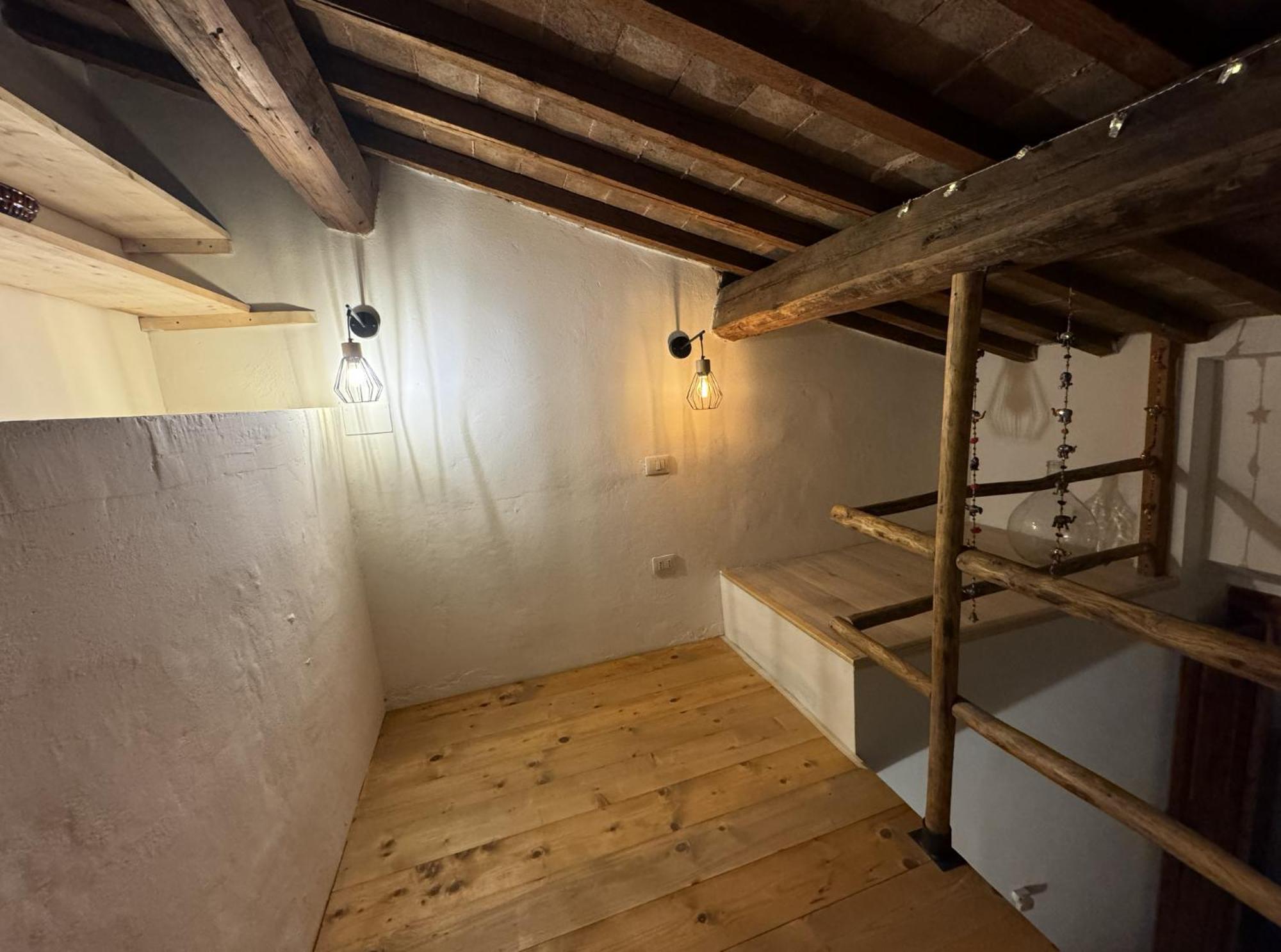 Rustico Monolocale Soppalcato A Appartamento