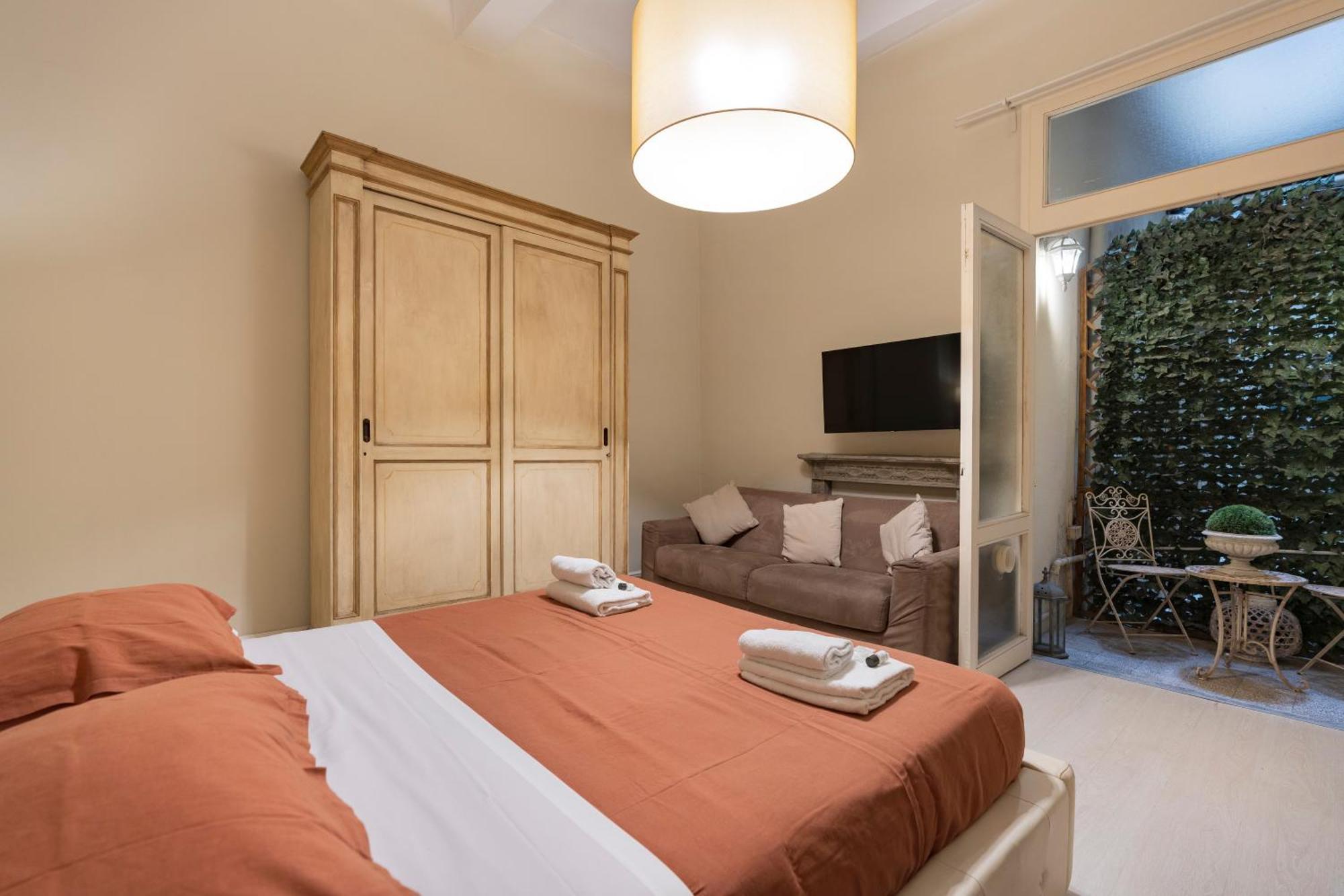 Historic Borgo Ognissanti, 8 Florence