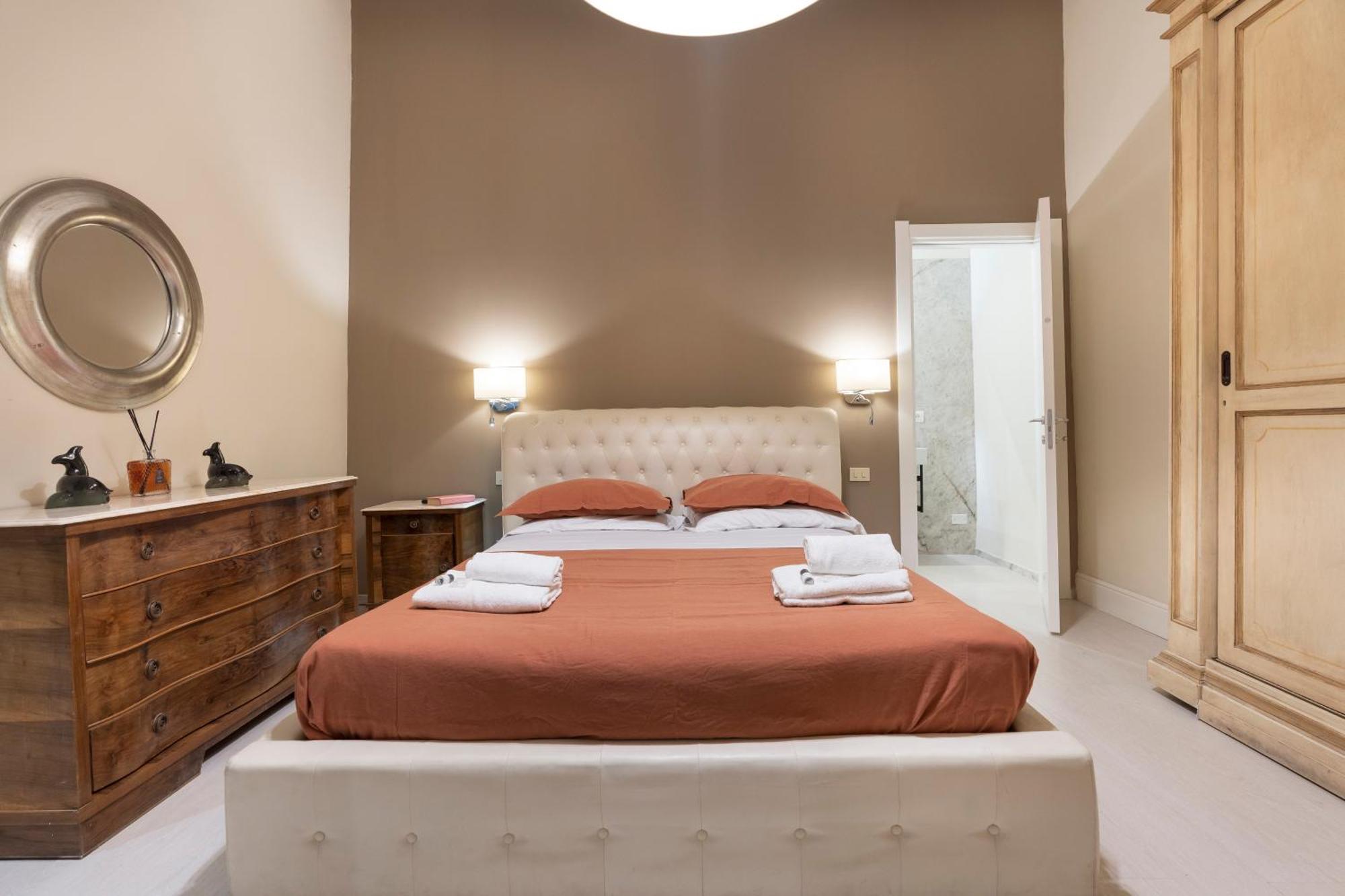 Historic Borgo Ognissanti, 8 Florence