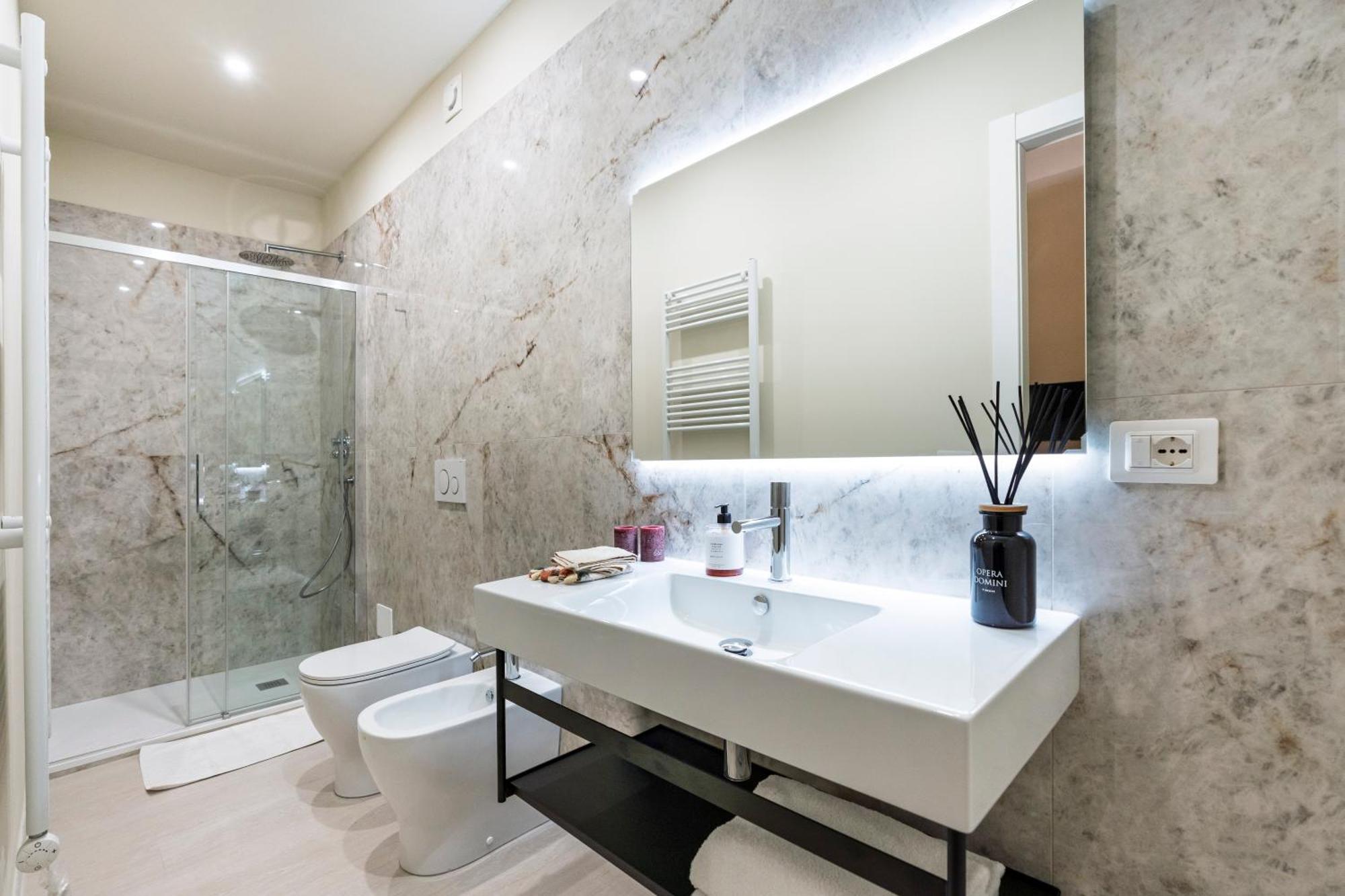 Historic Borgo Ognissanti, 8 Apartment Florence