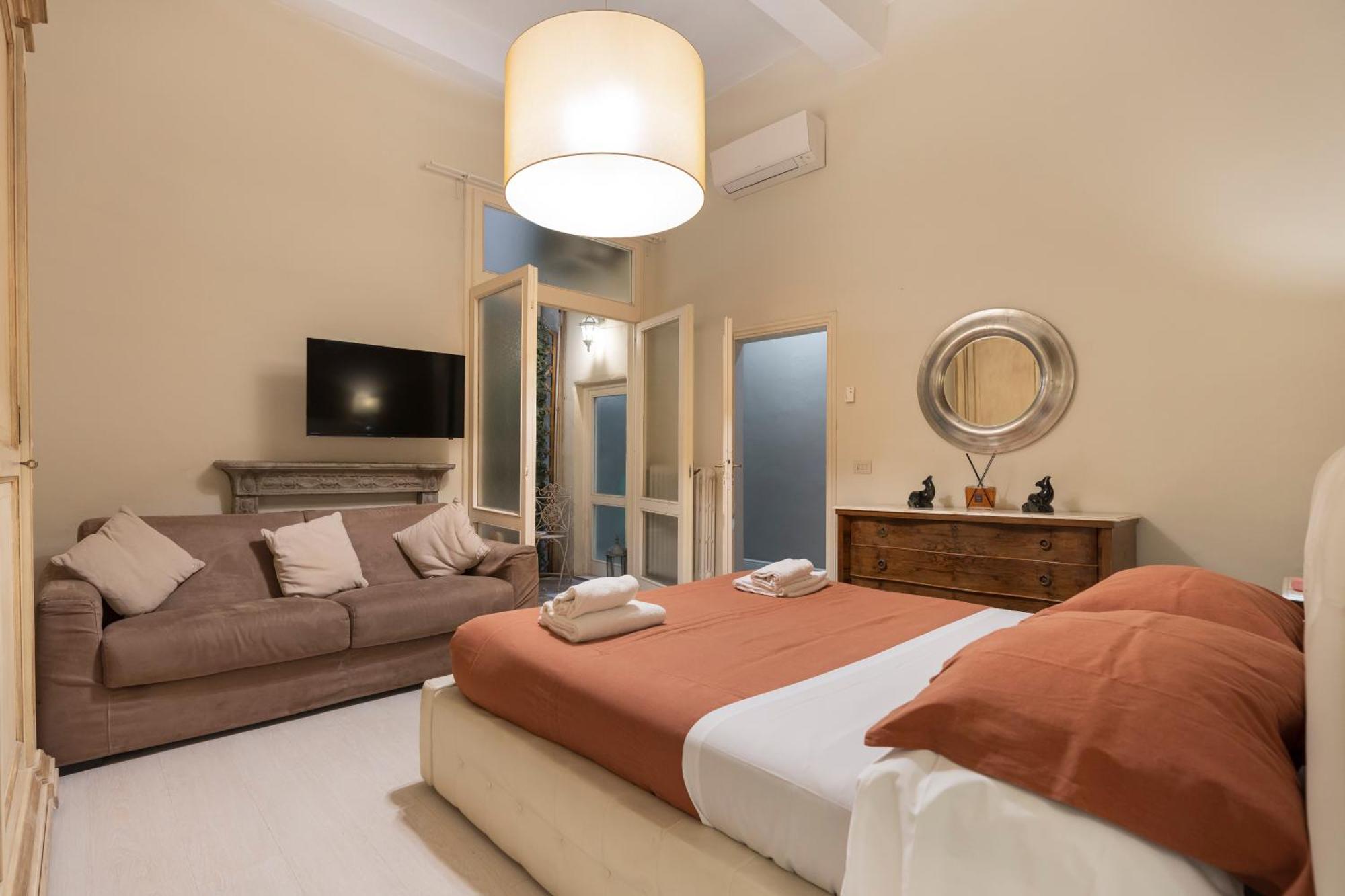 Historic Borgo Ognissanti, 8 Apartment