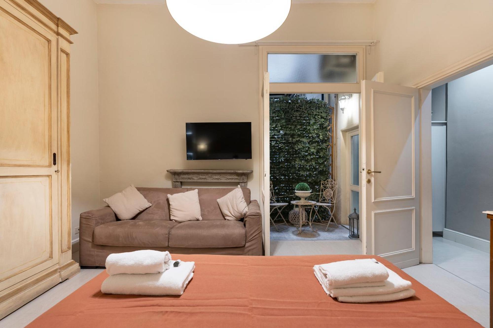 Historic Borgo Ognissanti, 8 Apartment Florence