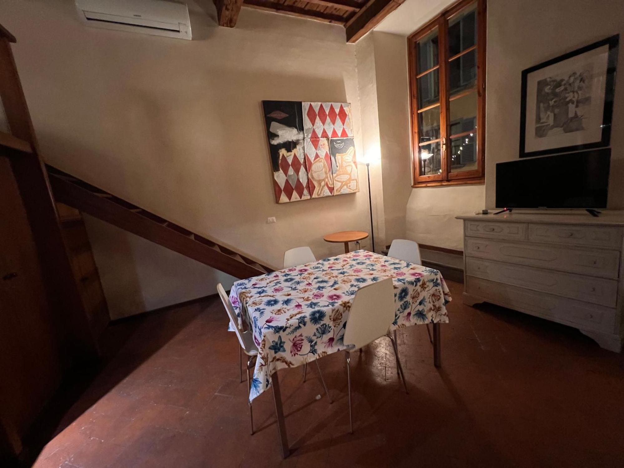 Coach 10 Apartment Florence