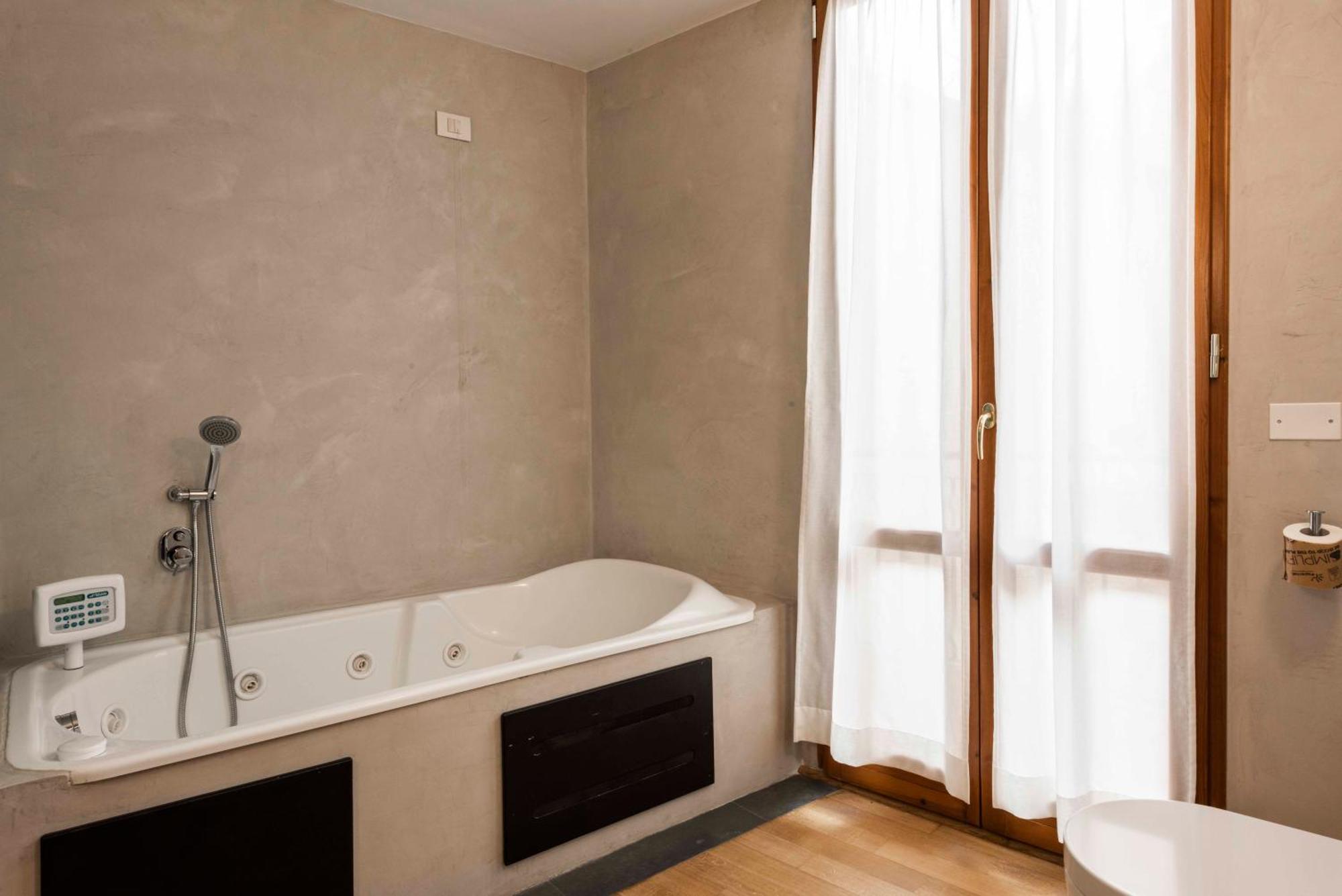 Appartamento Palazzo Bardi N 2 *