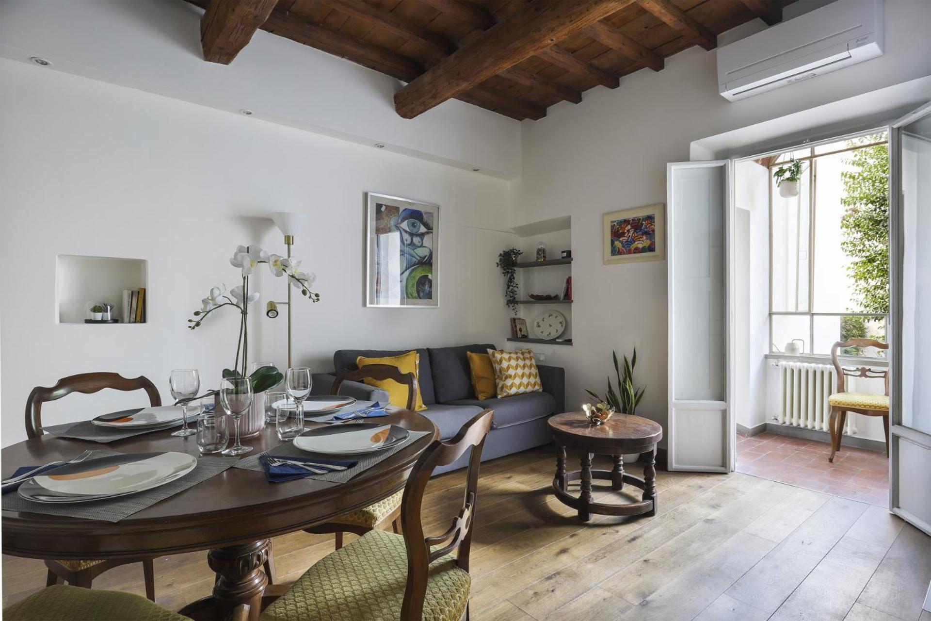 Apartment Family In Oltrarno Florence