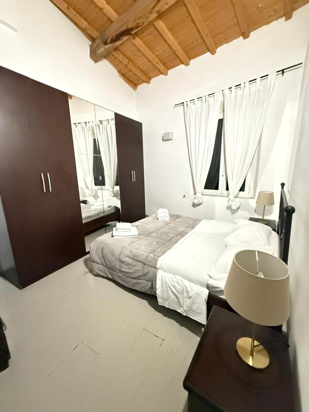 Three Bedroom In Center * Florence