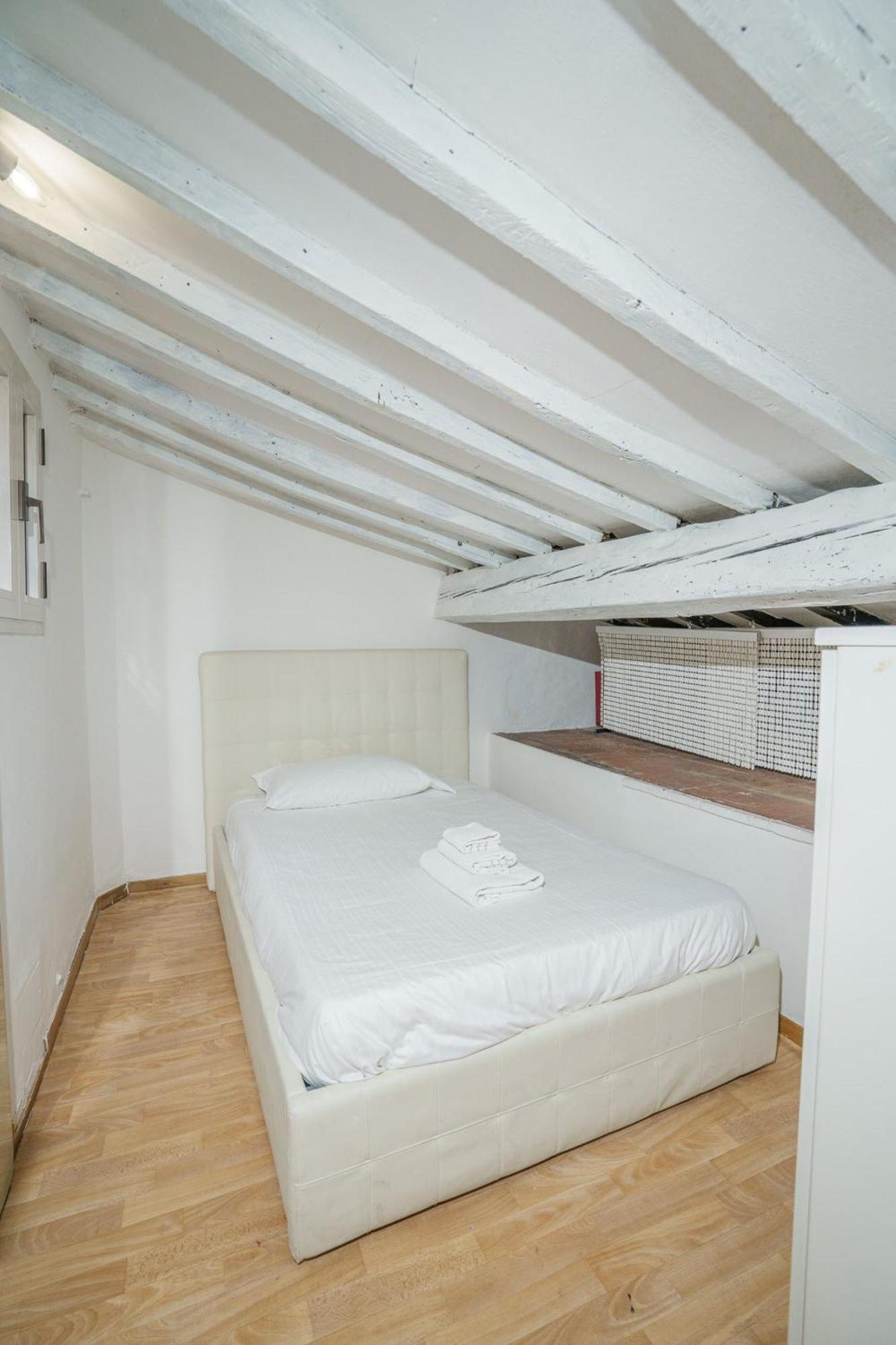 Apartment Pretty Alfani