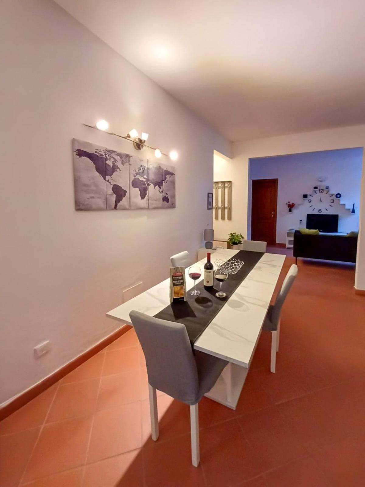 Apartment Comodo Appartamento Con 2 Giardini E Vasca Idromassaggio Florence