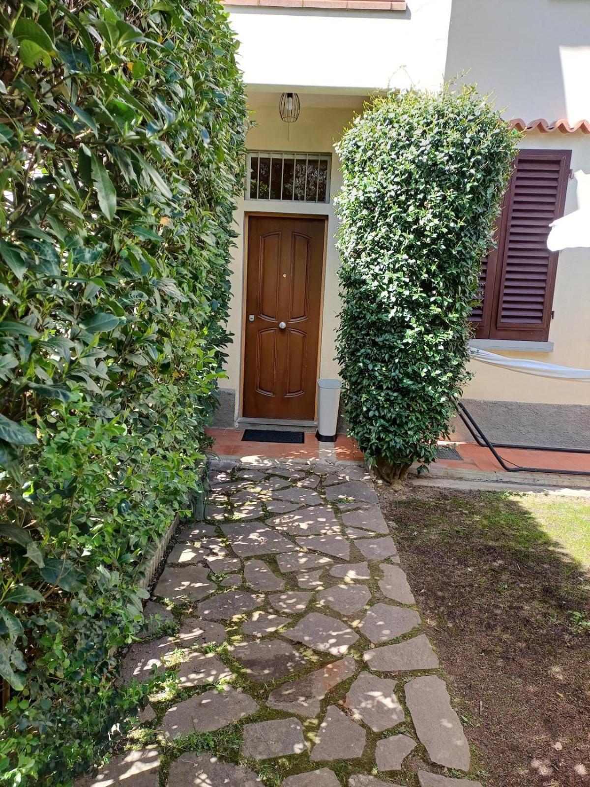 Apartment Comodo Appartamento Con 2 Giardini E Vasca Idromassaggio