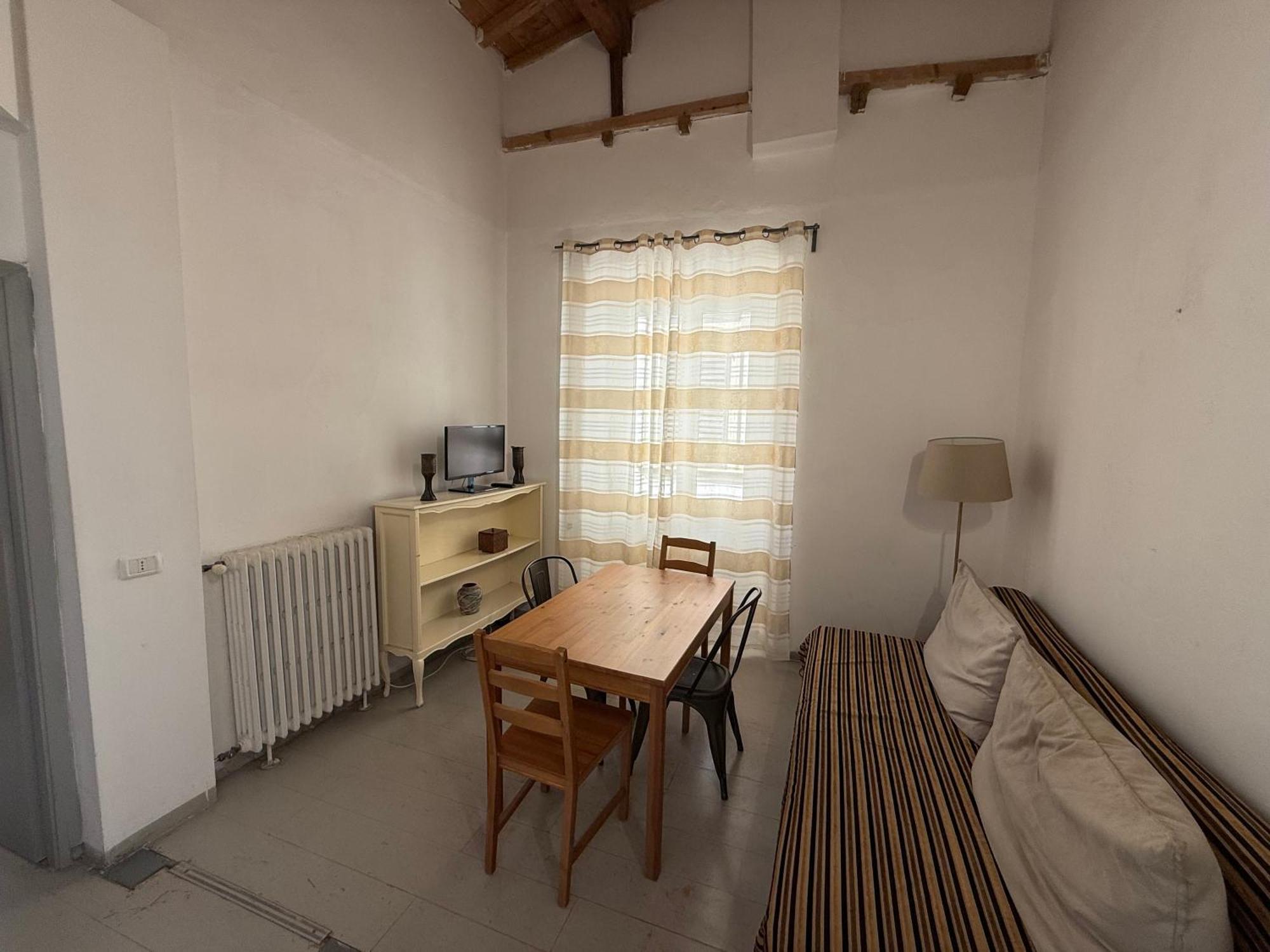 Three Bedroom In Center * Florence