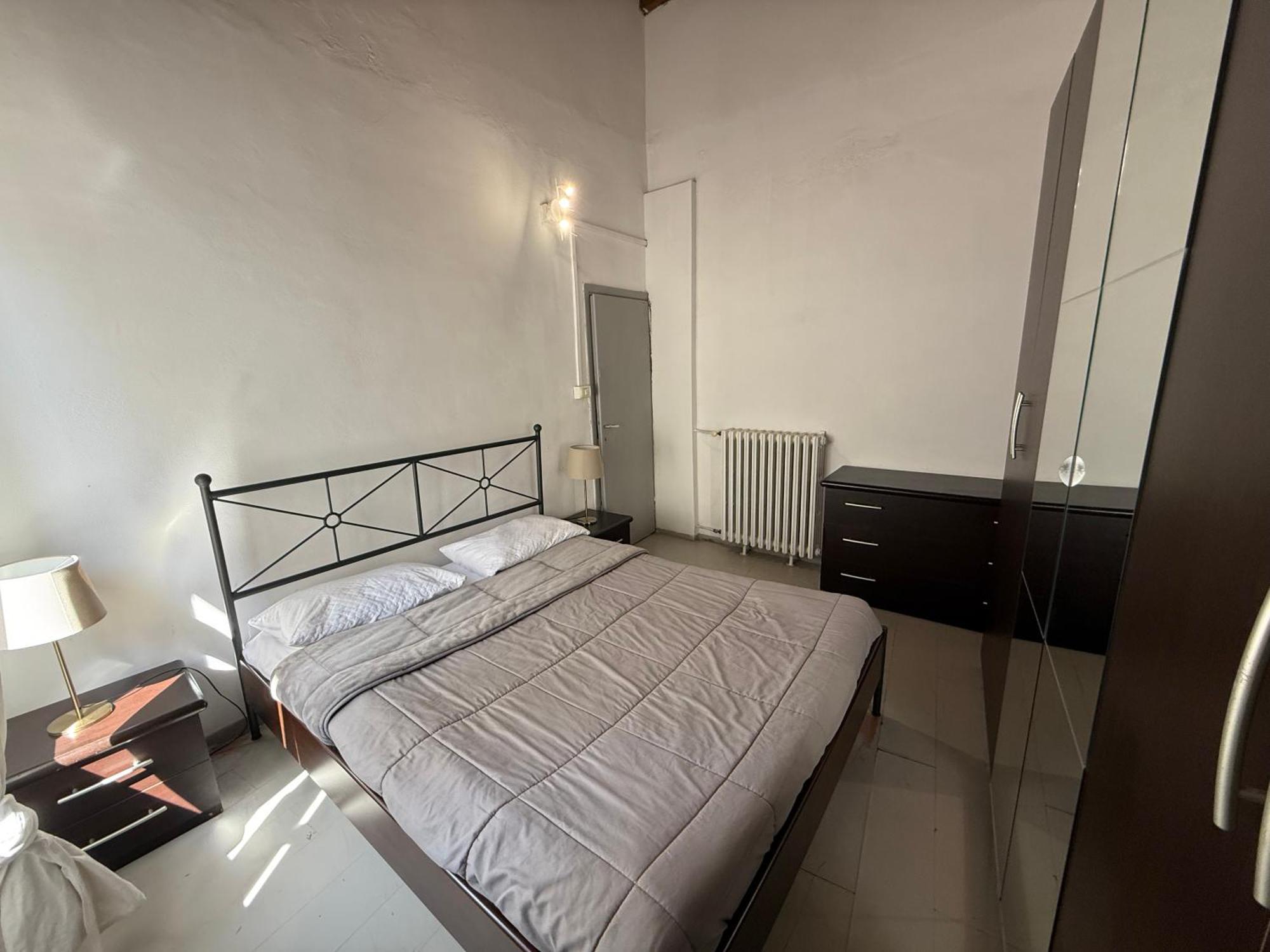 Three Bedroom In Center Apartment *