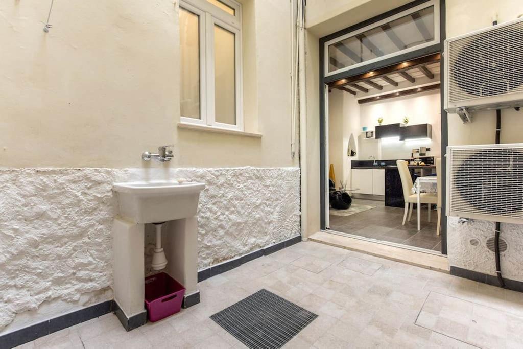 Gauguin Modern House Apartment