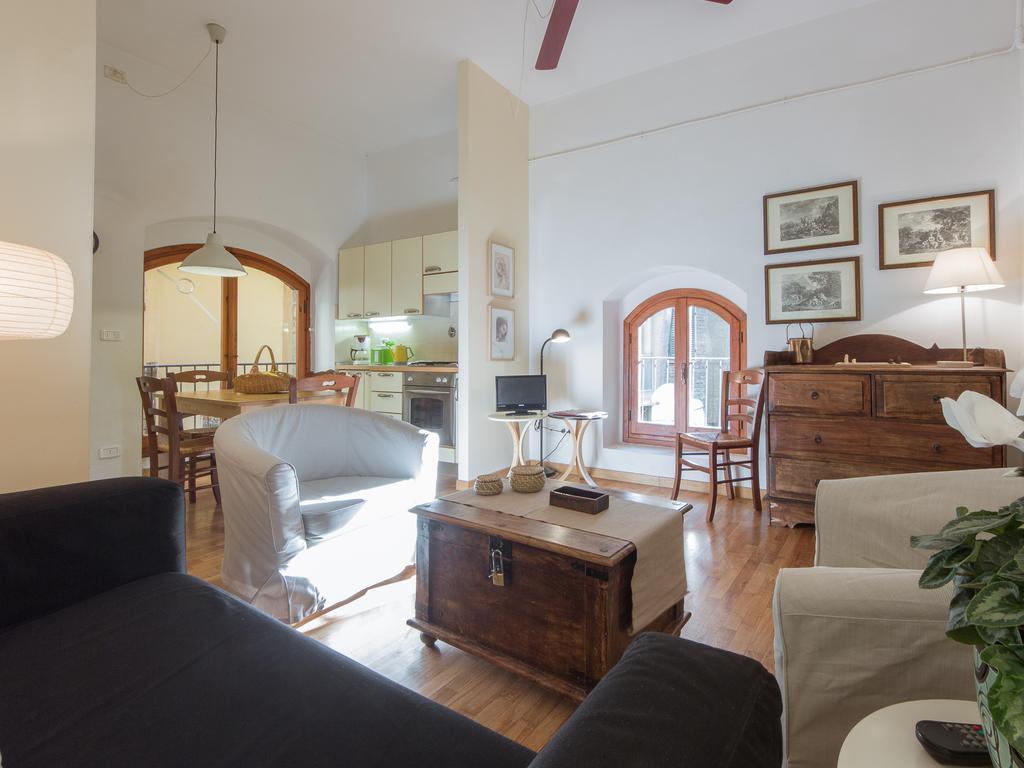Tower House Apartment *