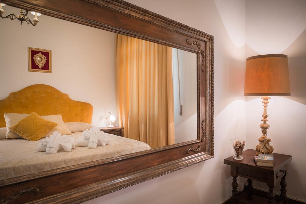 Simple Station Apartment Florence