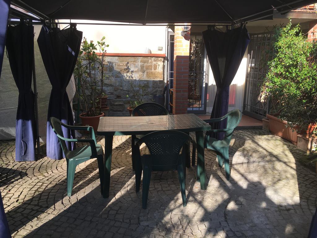Old Town In The Green: Federico's Apartment. Florence