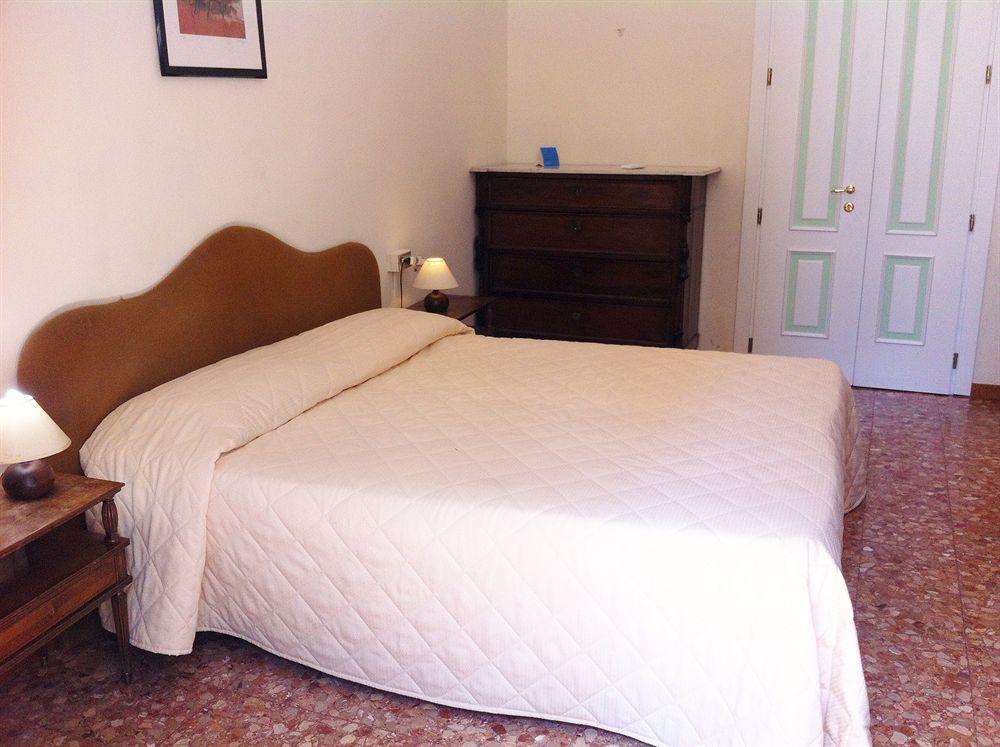 Crocini Hotel