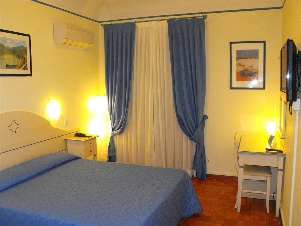 Crocini Hotel