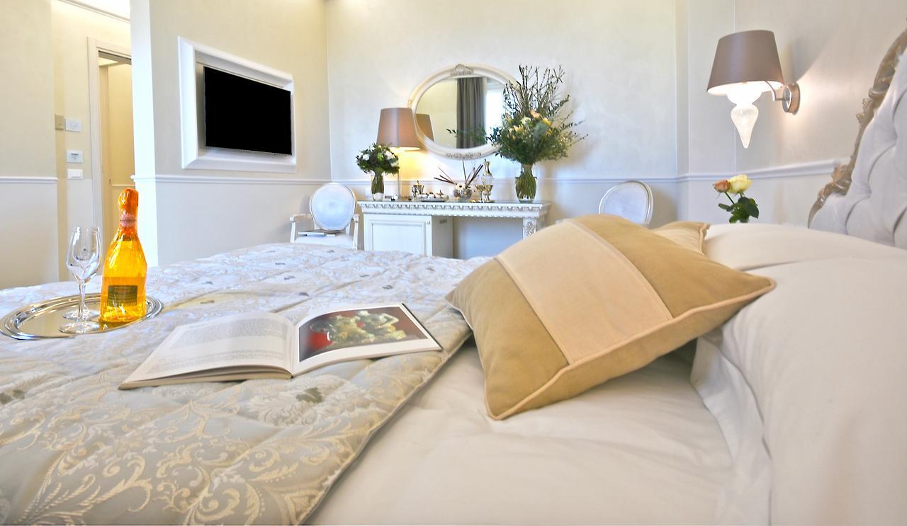 Hotel The Moon Boutique & 4*