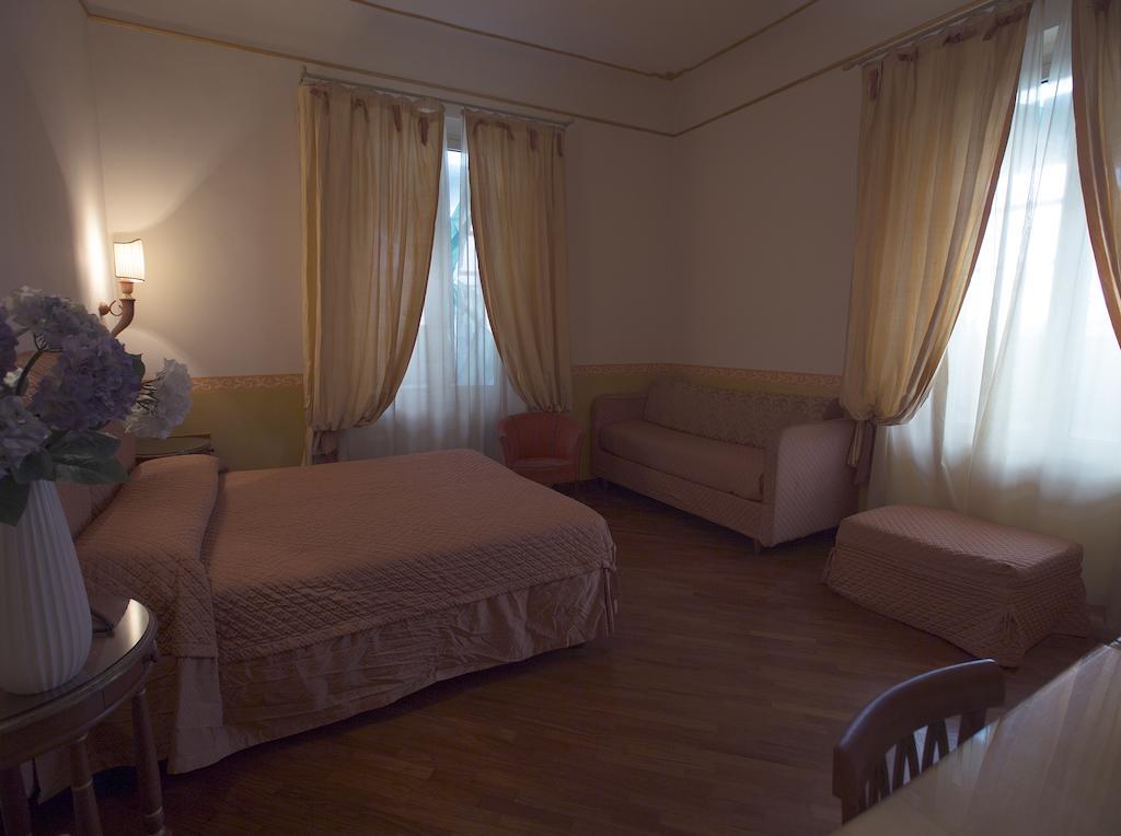 Aurora Hotel
