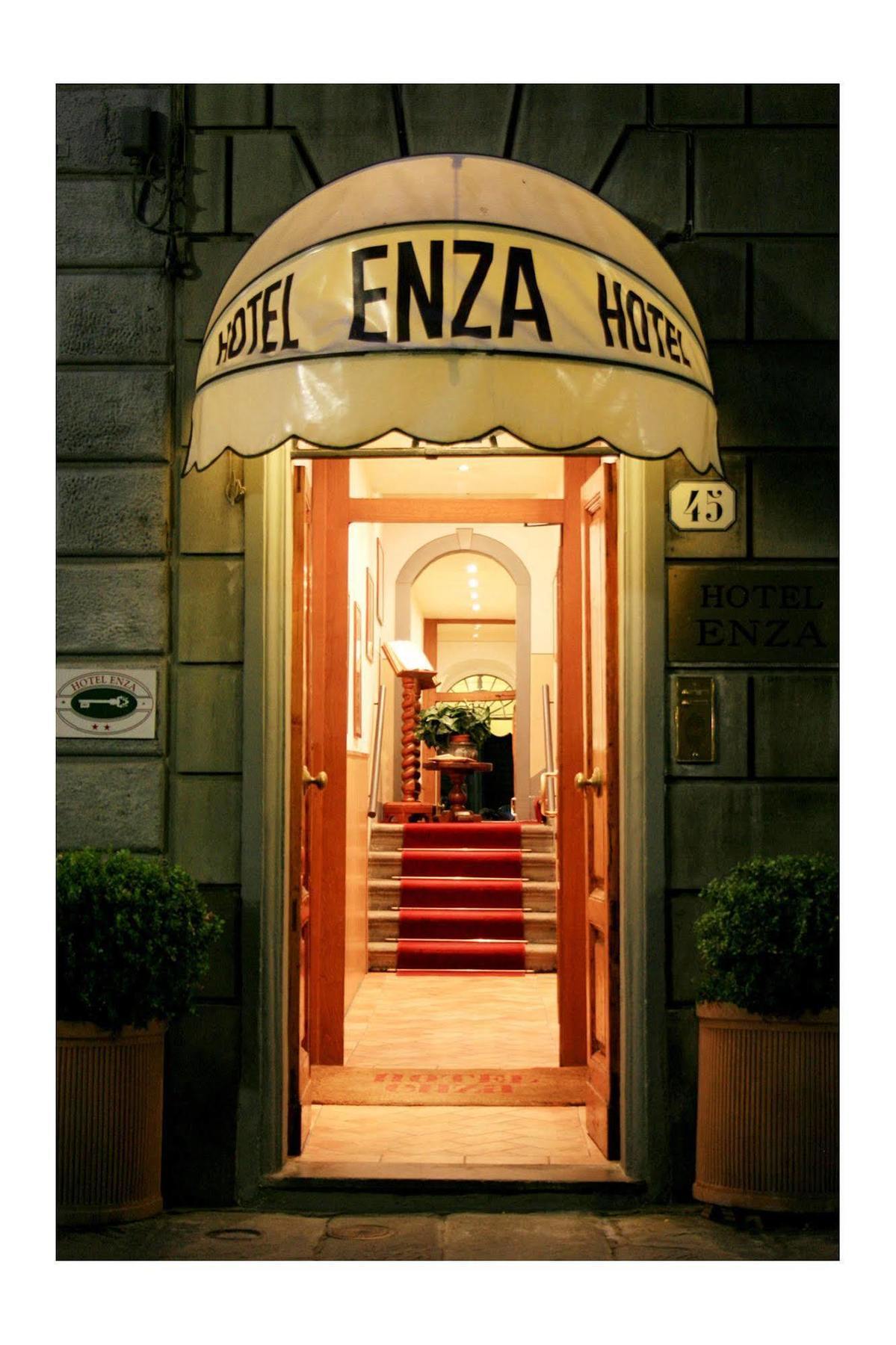 Hotel Enza 2*