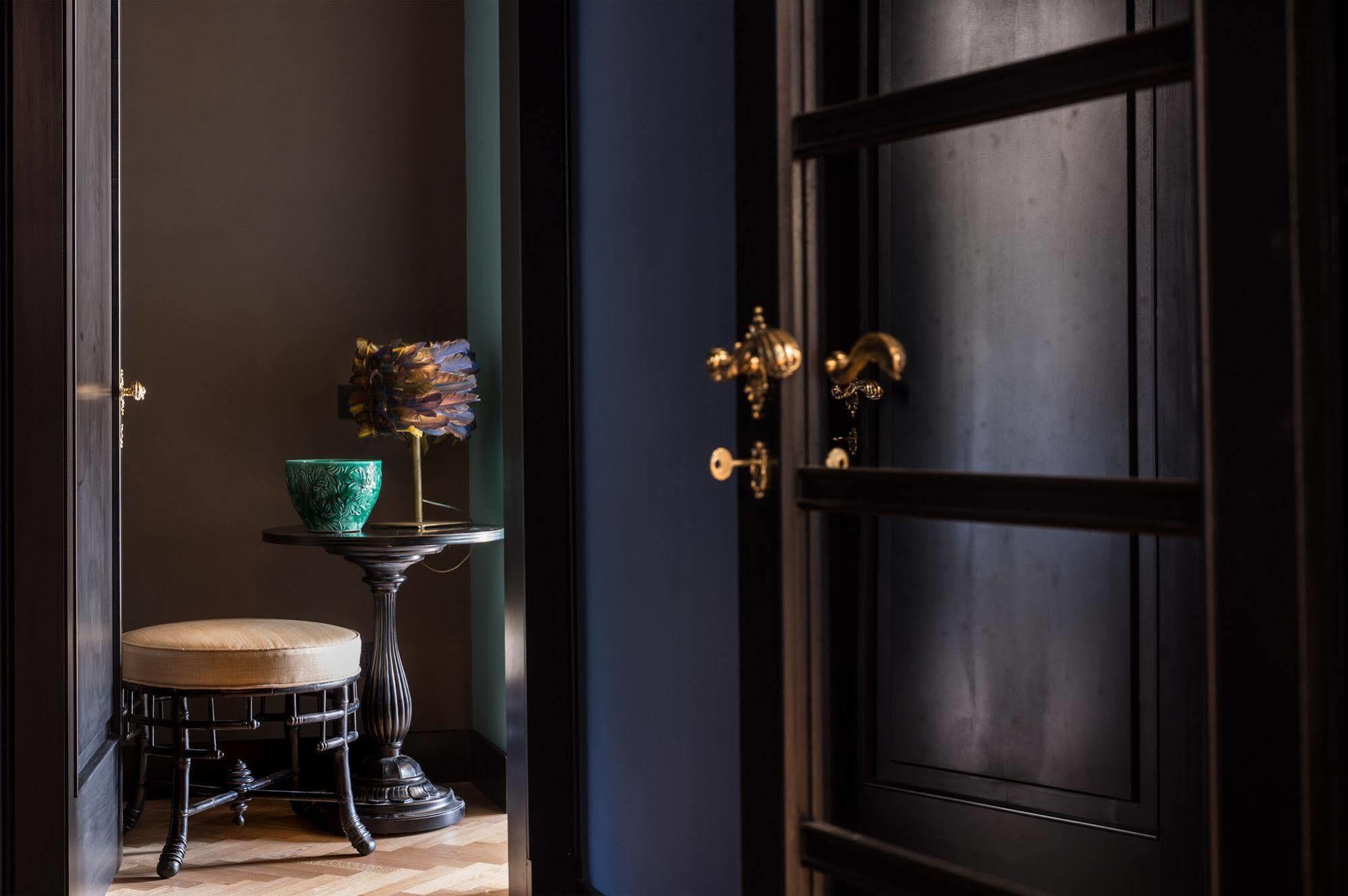 Velona's Jungle Luxury Florence
