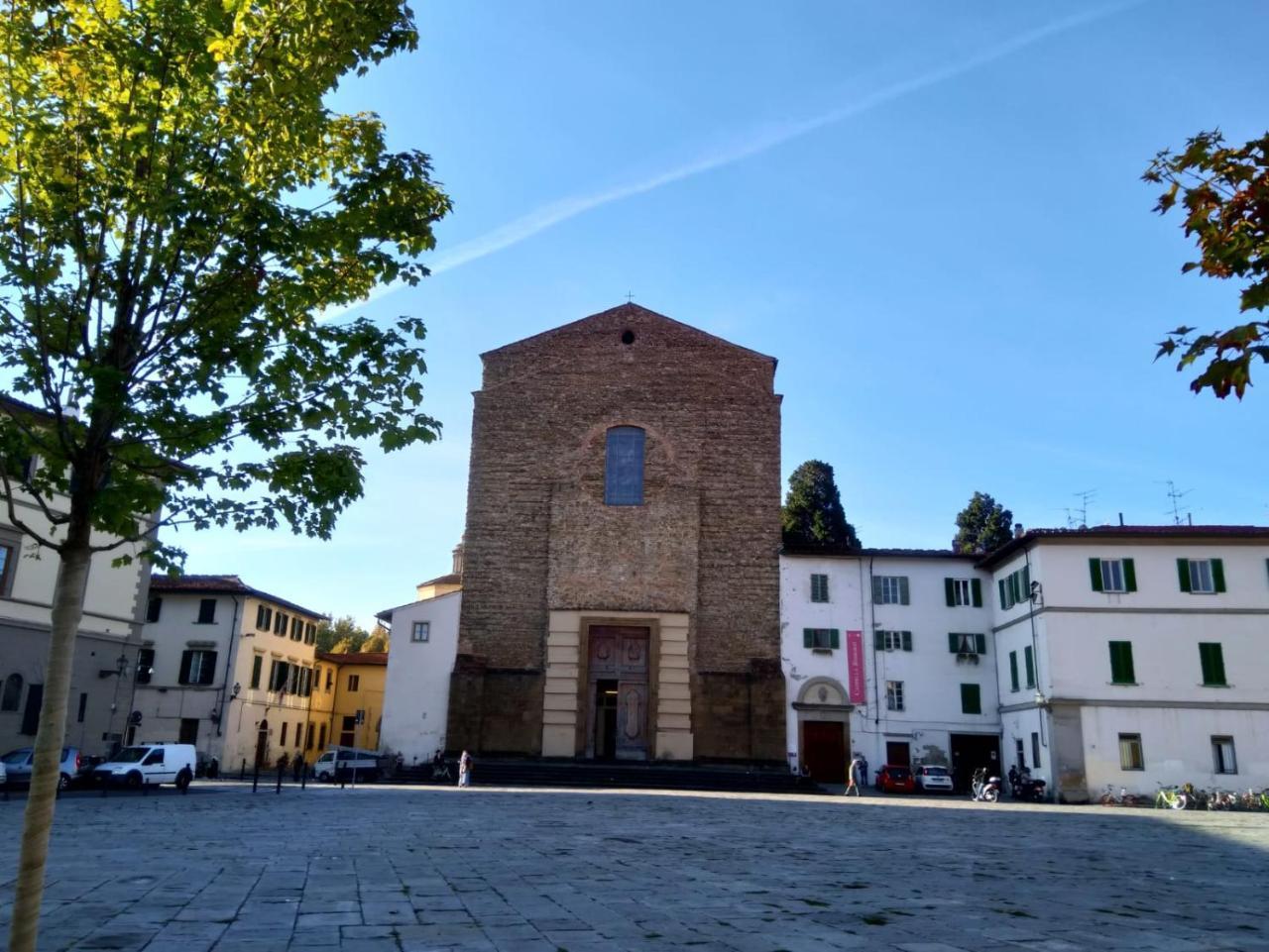 Piazza Del Carmine, Flo *